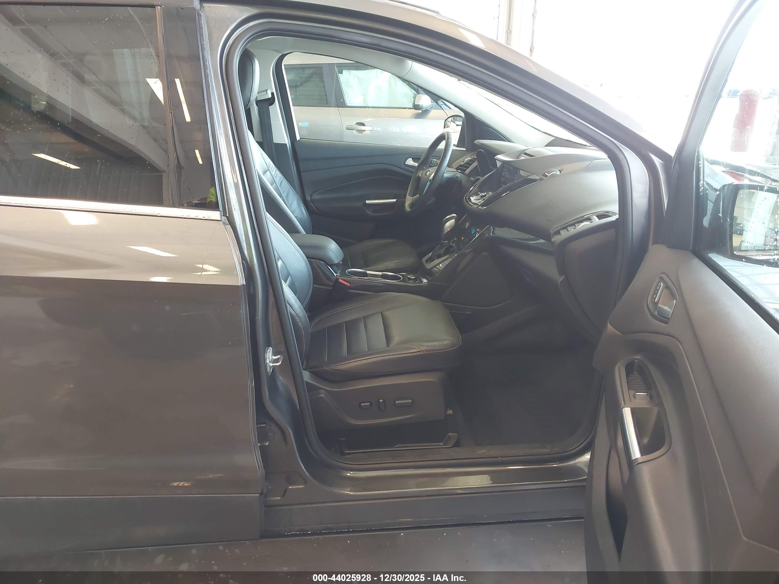 FORD ESCAPE image 5
