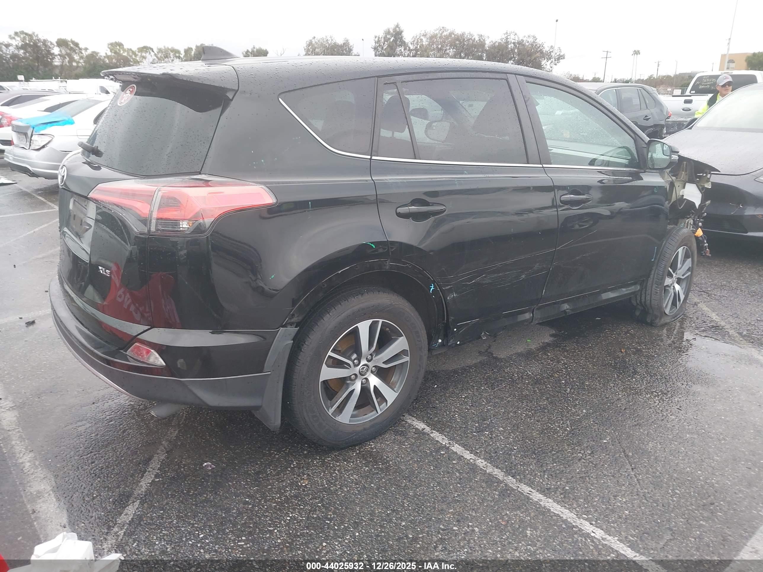 TOYOTA RAV4 image 4