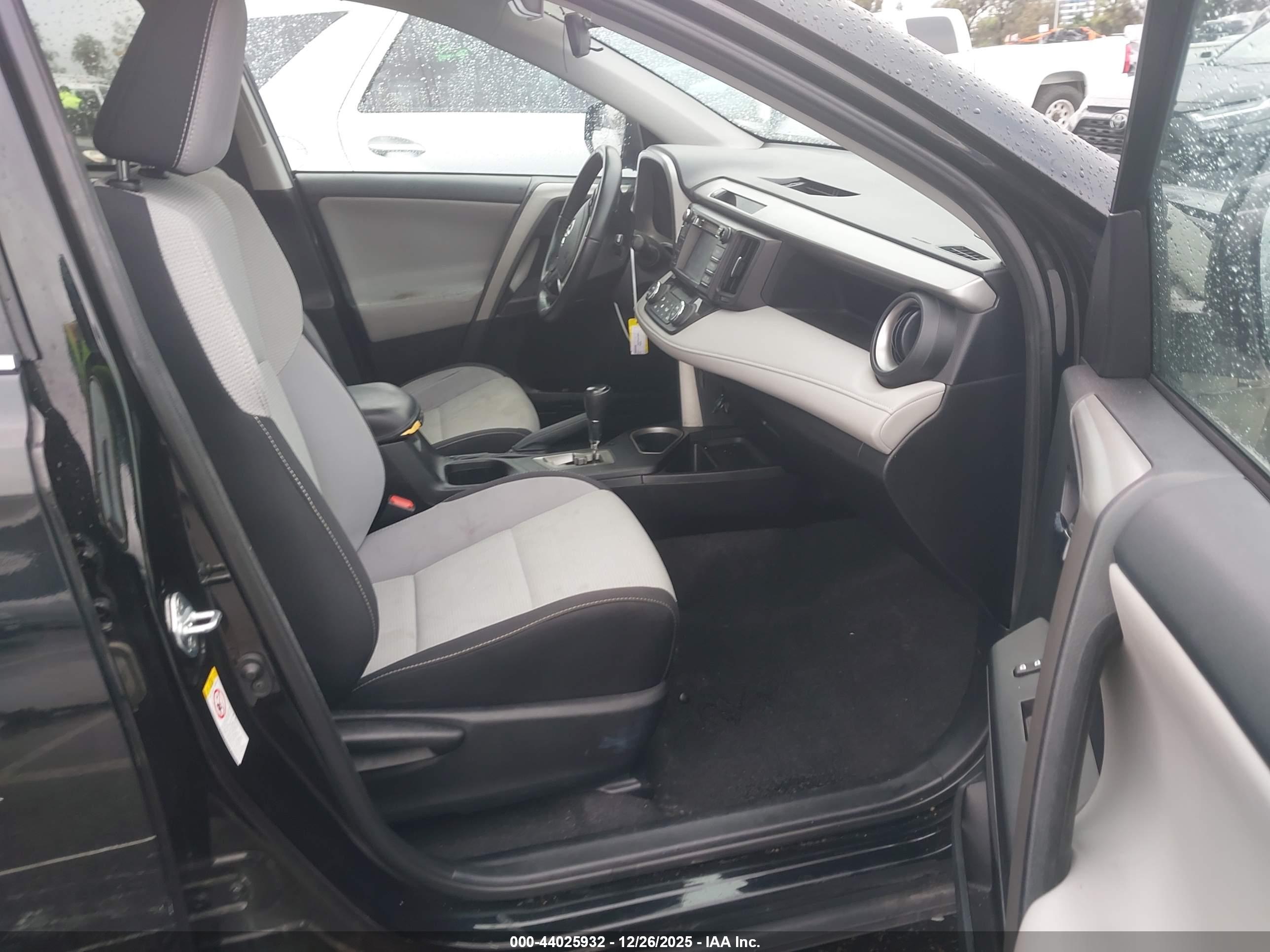 TOYOTA RAV4 image 5