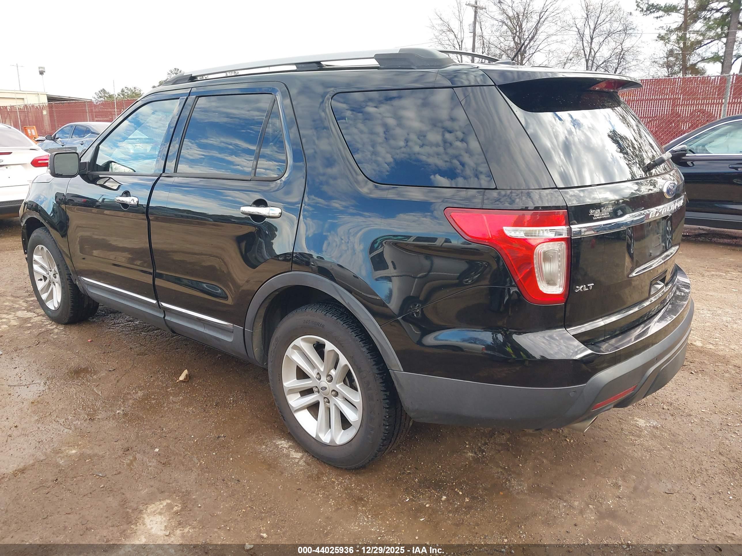 FORD EXPLORER image 3