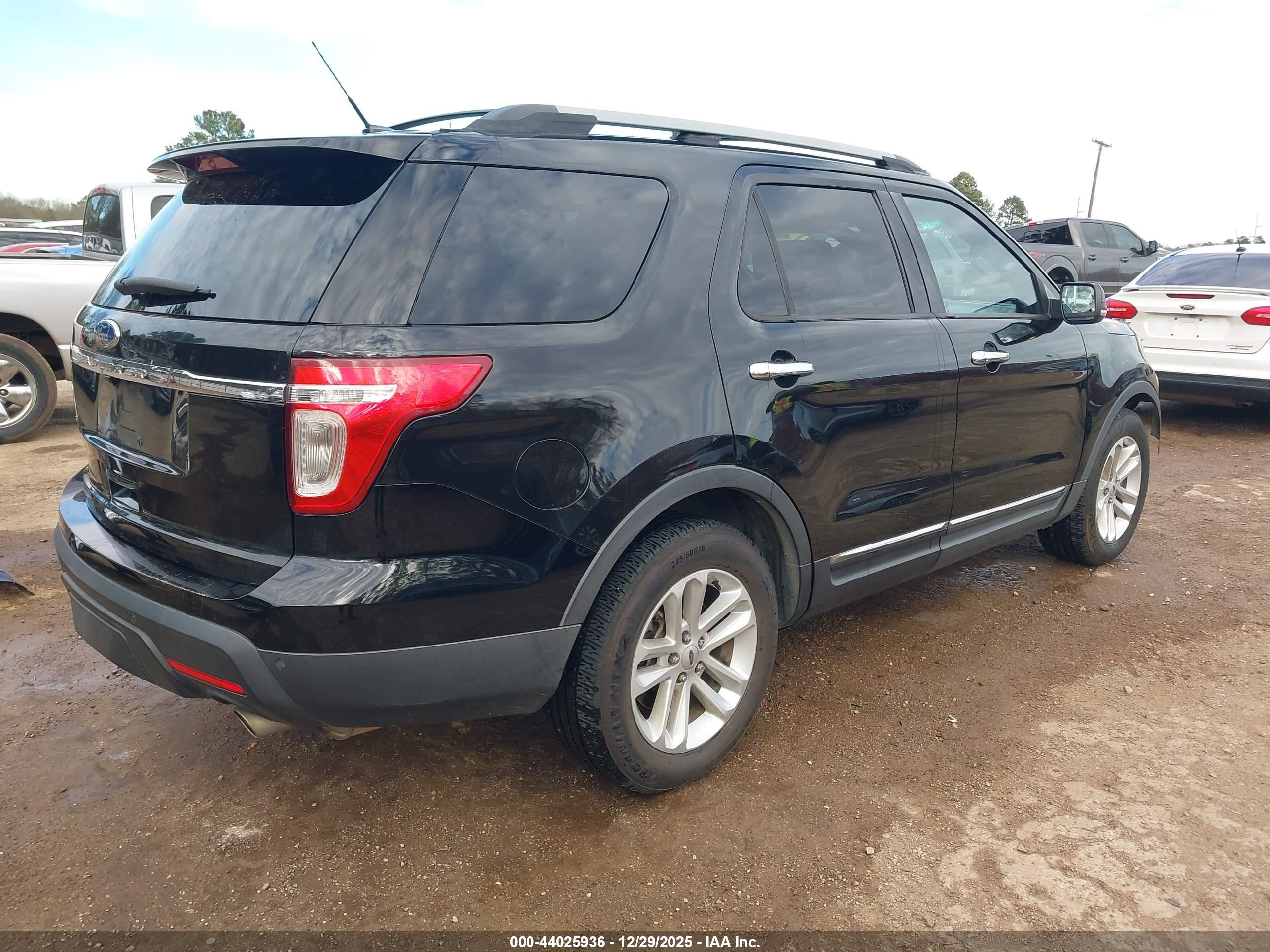 FORD EXPLORER image 4