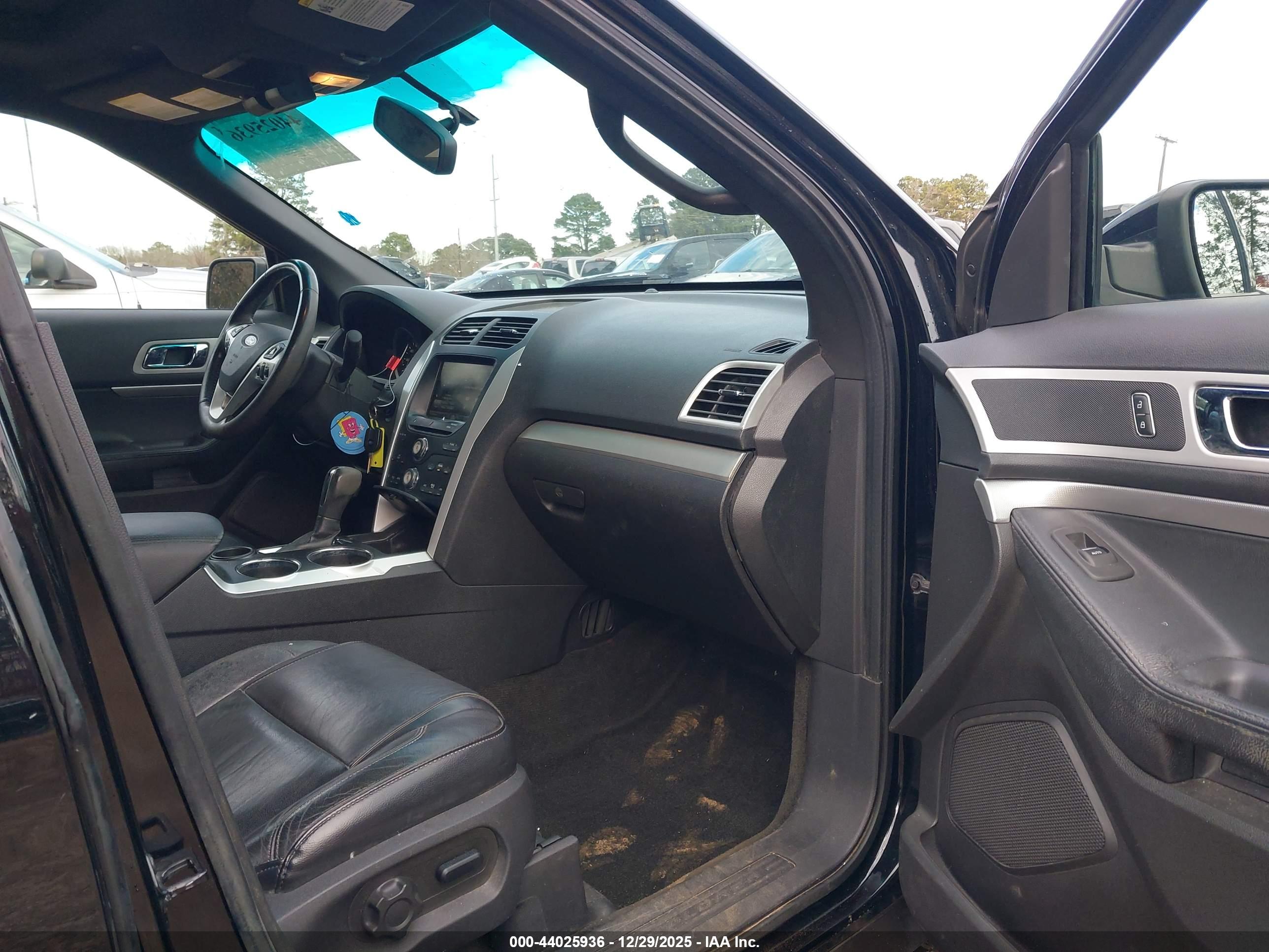 FORD EXPLORER image 5