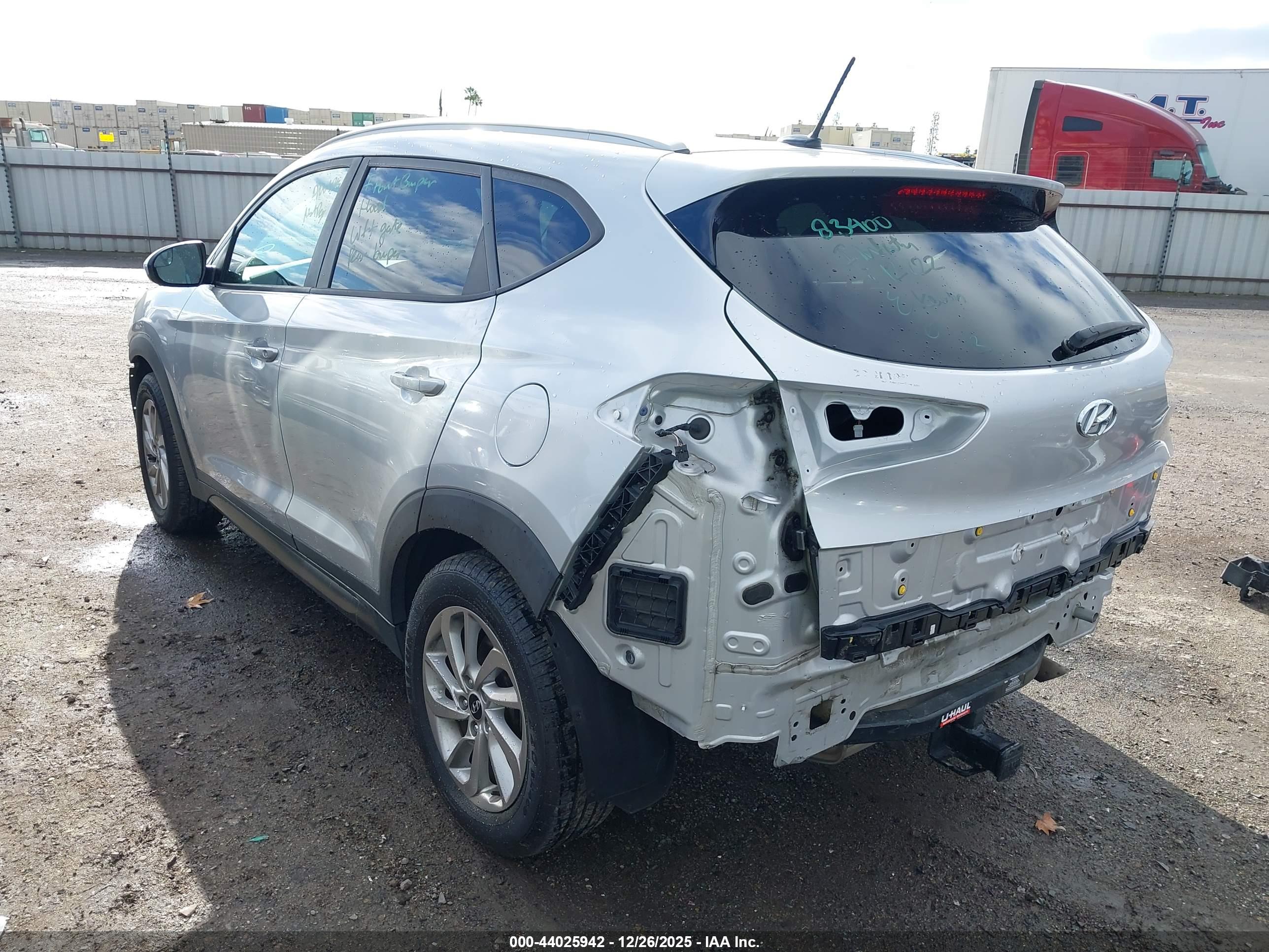 HYUNDAI TUCSON image 3