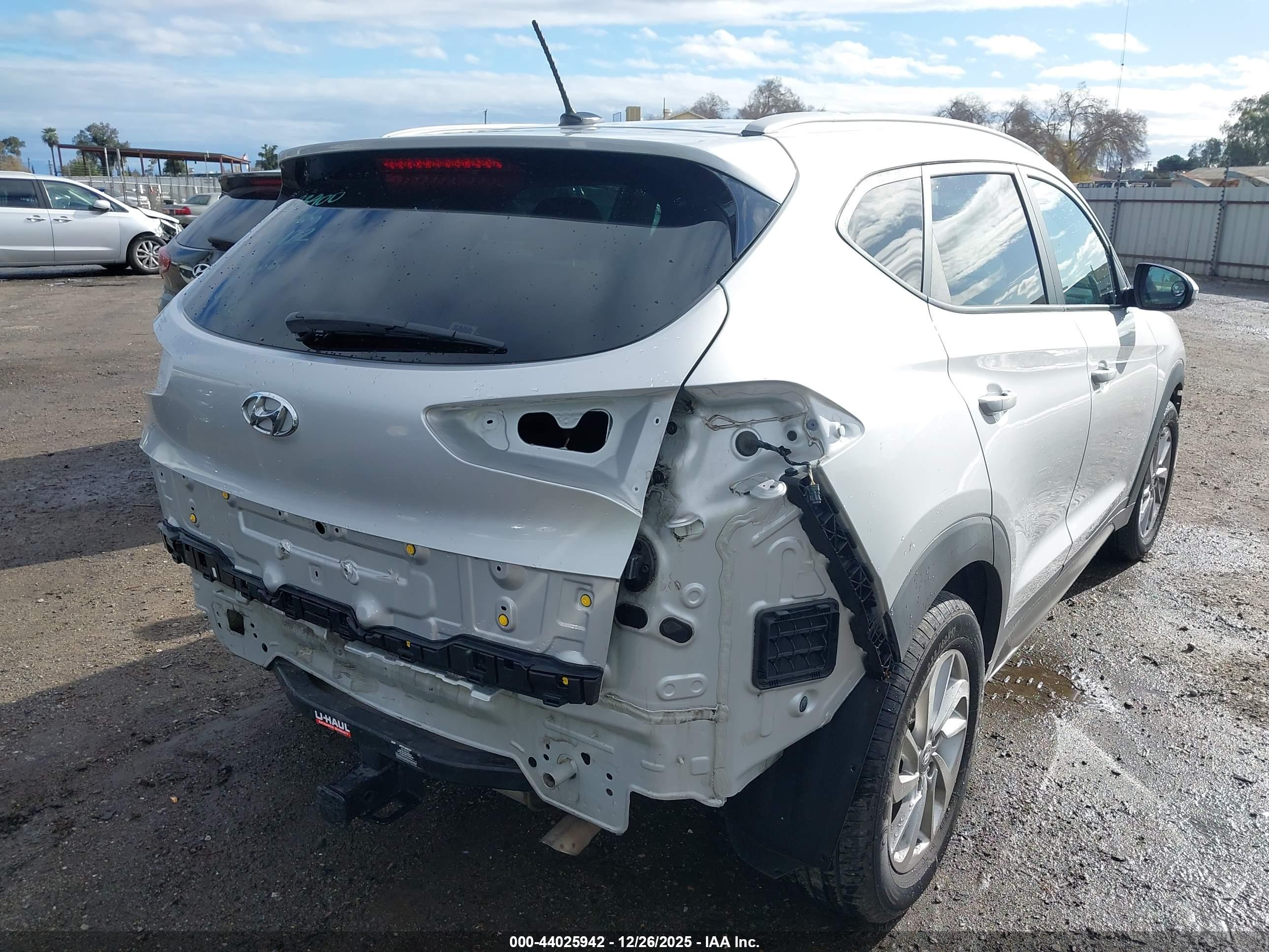 HYUNDAI TUCSON image 4
