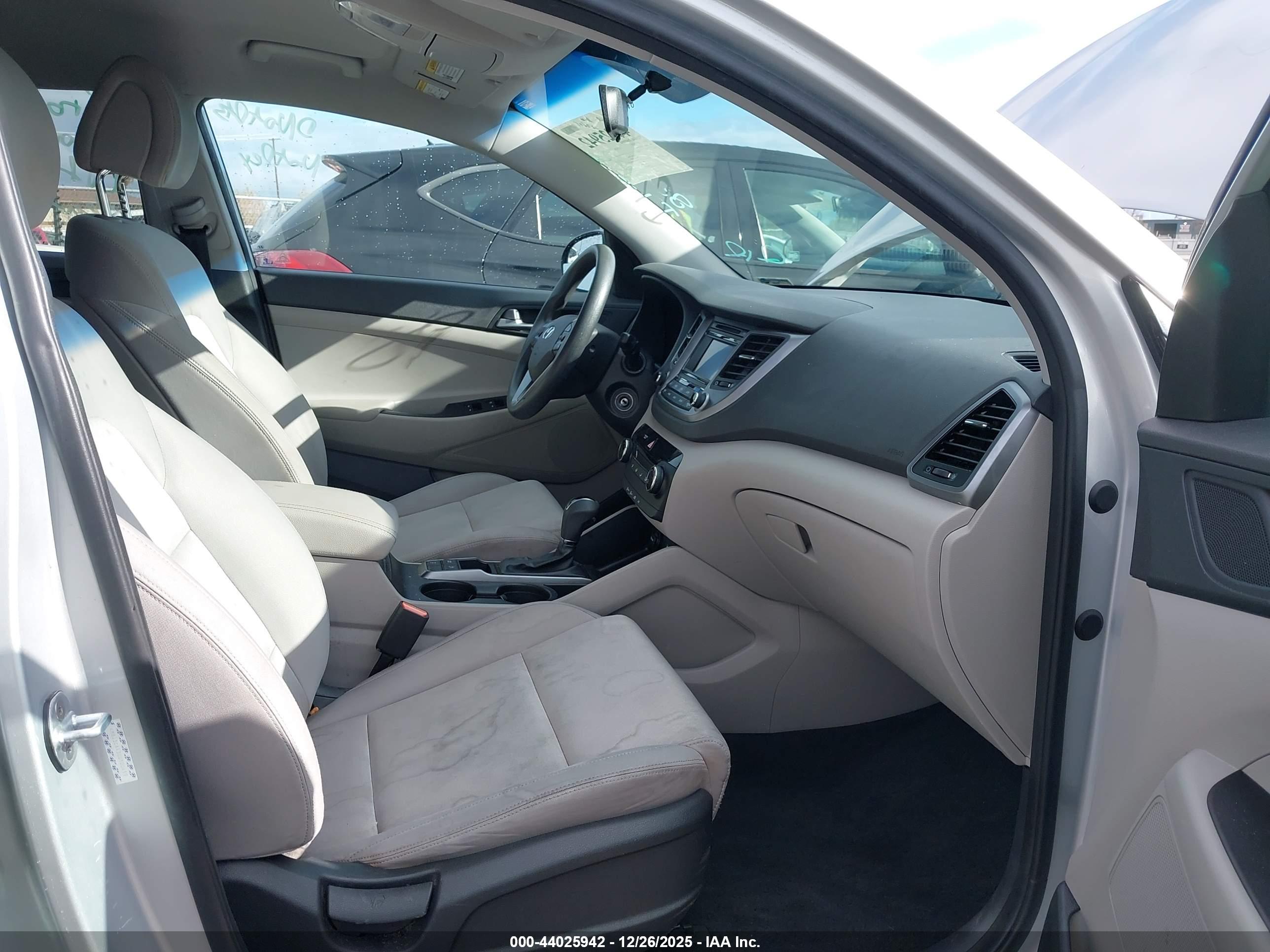HYUNDAI TUCSON image 5