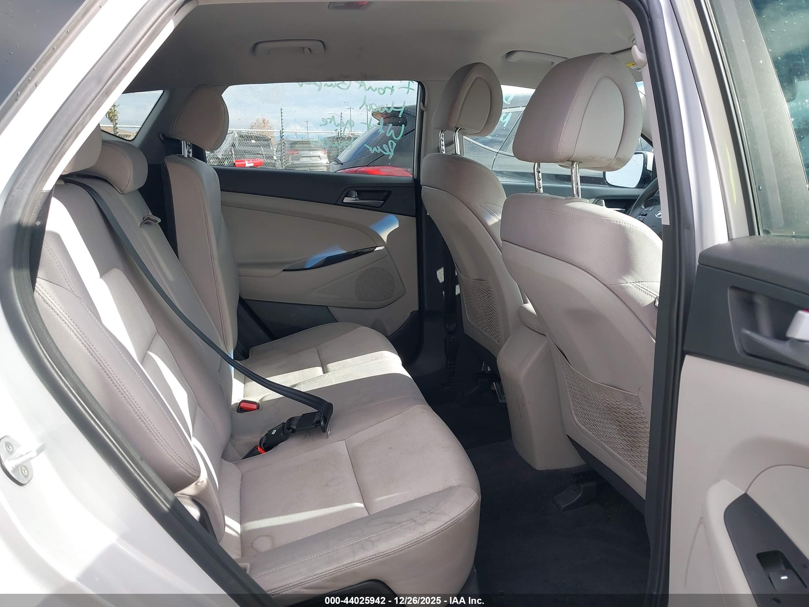 HYUNDAI TUCSON image 8
