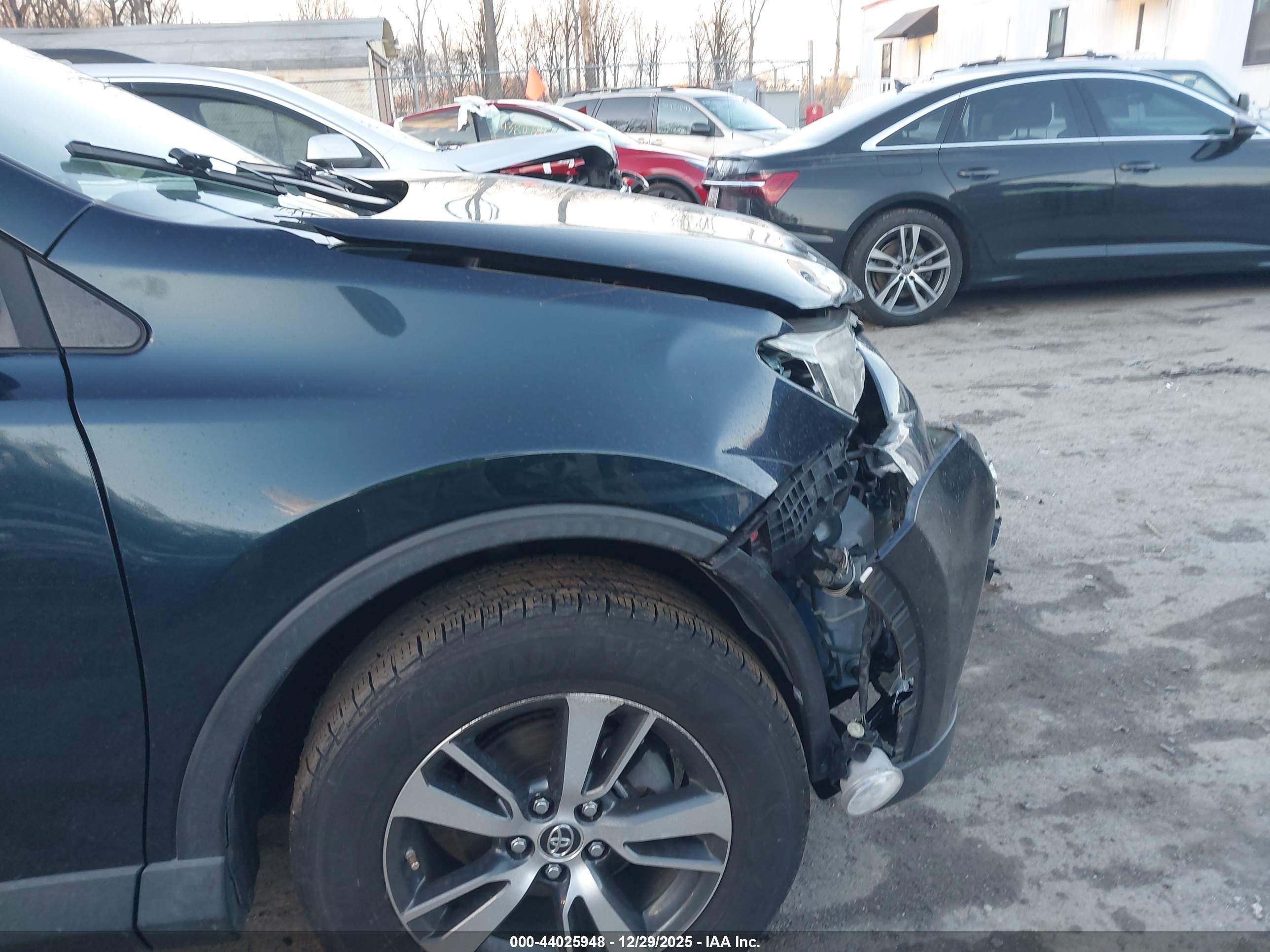 TOYOTA RAV4 image 6