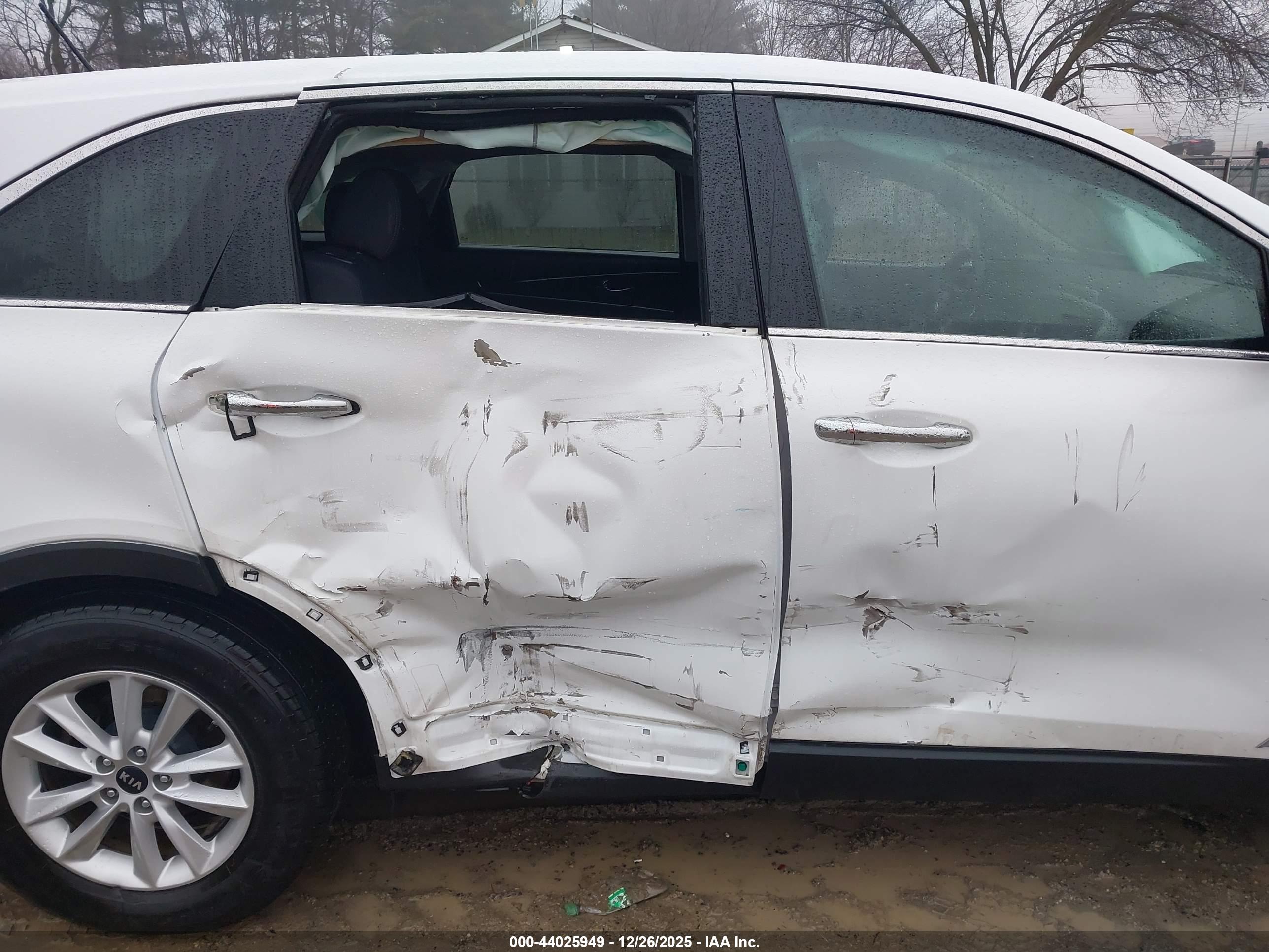 KIA SORENTO image 6