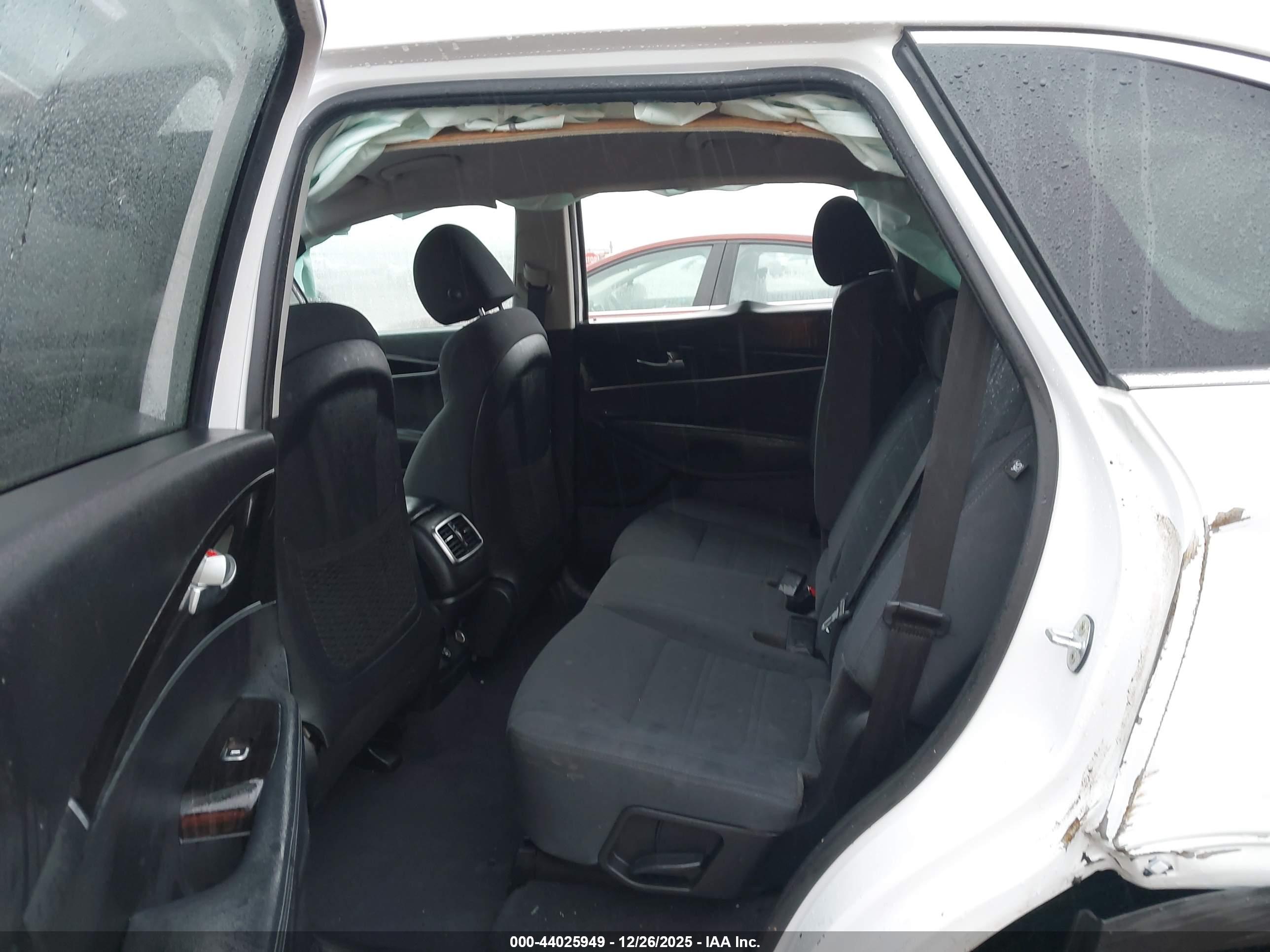 KIA SORENTO image 8
