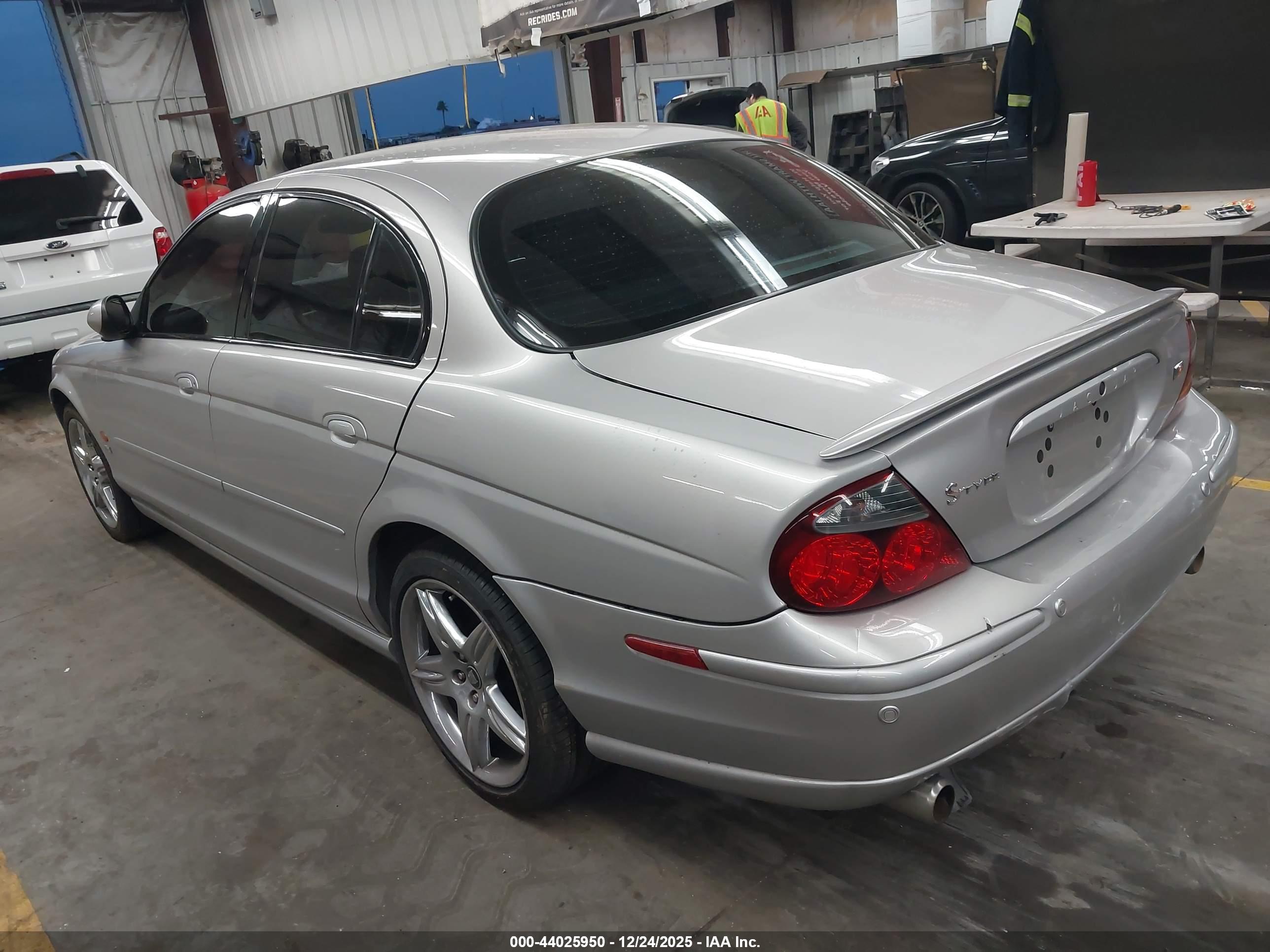 JAGUAR S-TYPE image 3