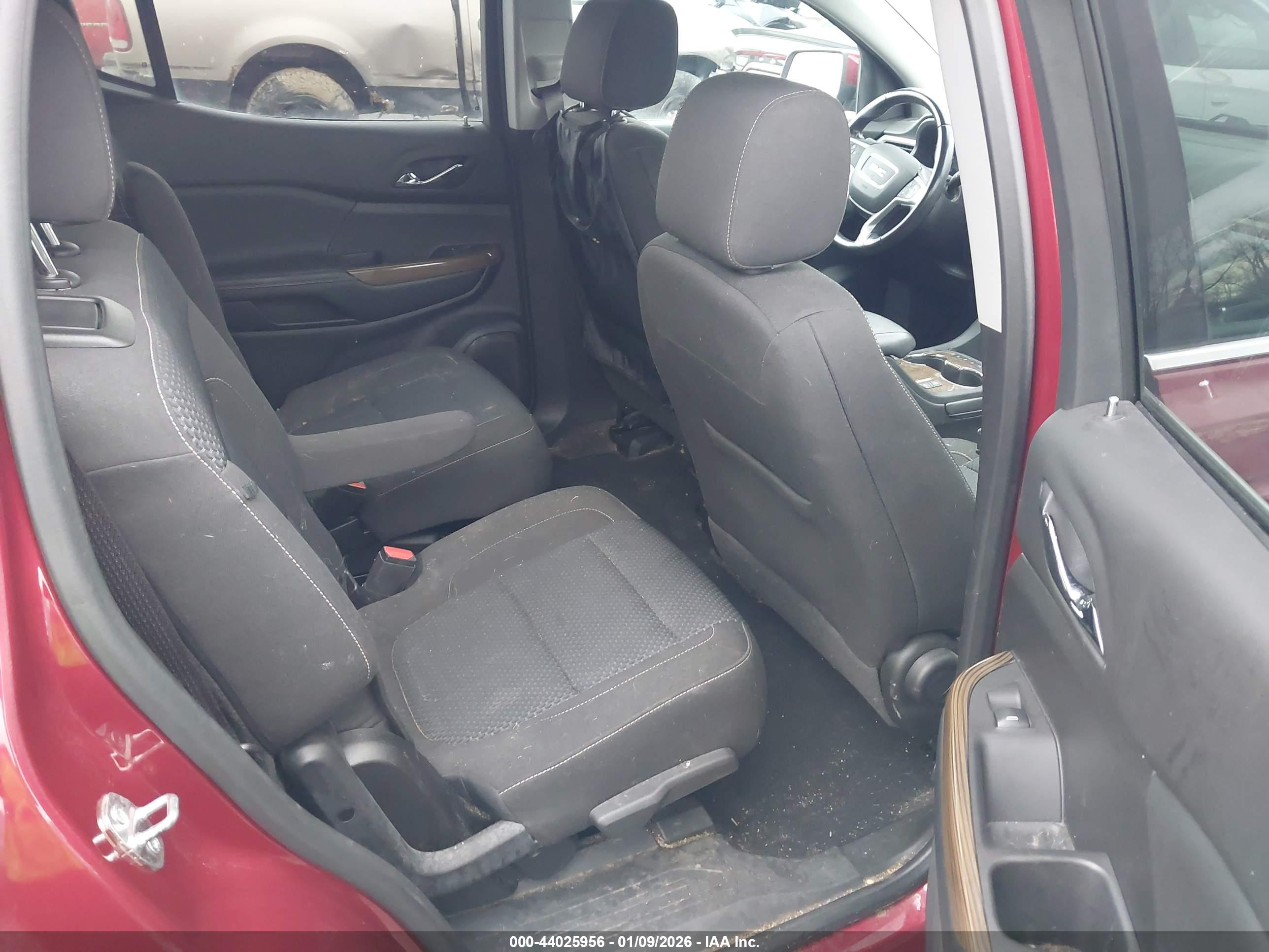 GMC ACADIA image 8