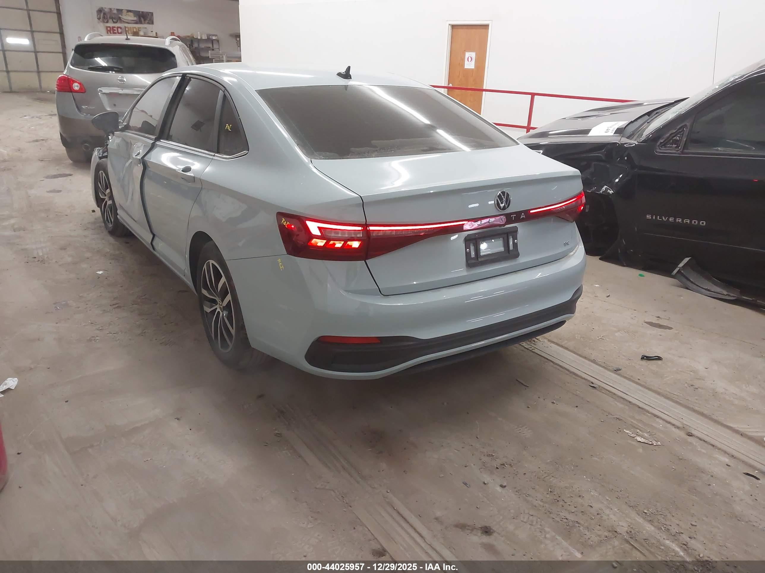 VOLKSWAGEN JETTA image 3
