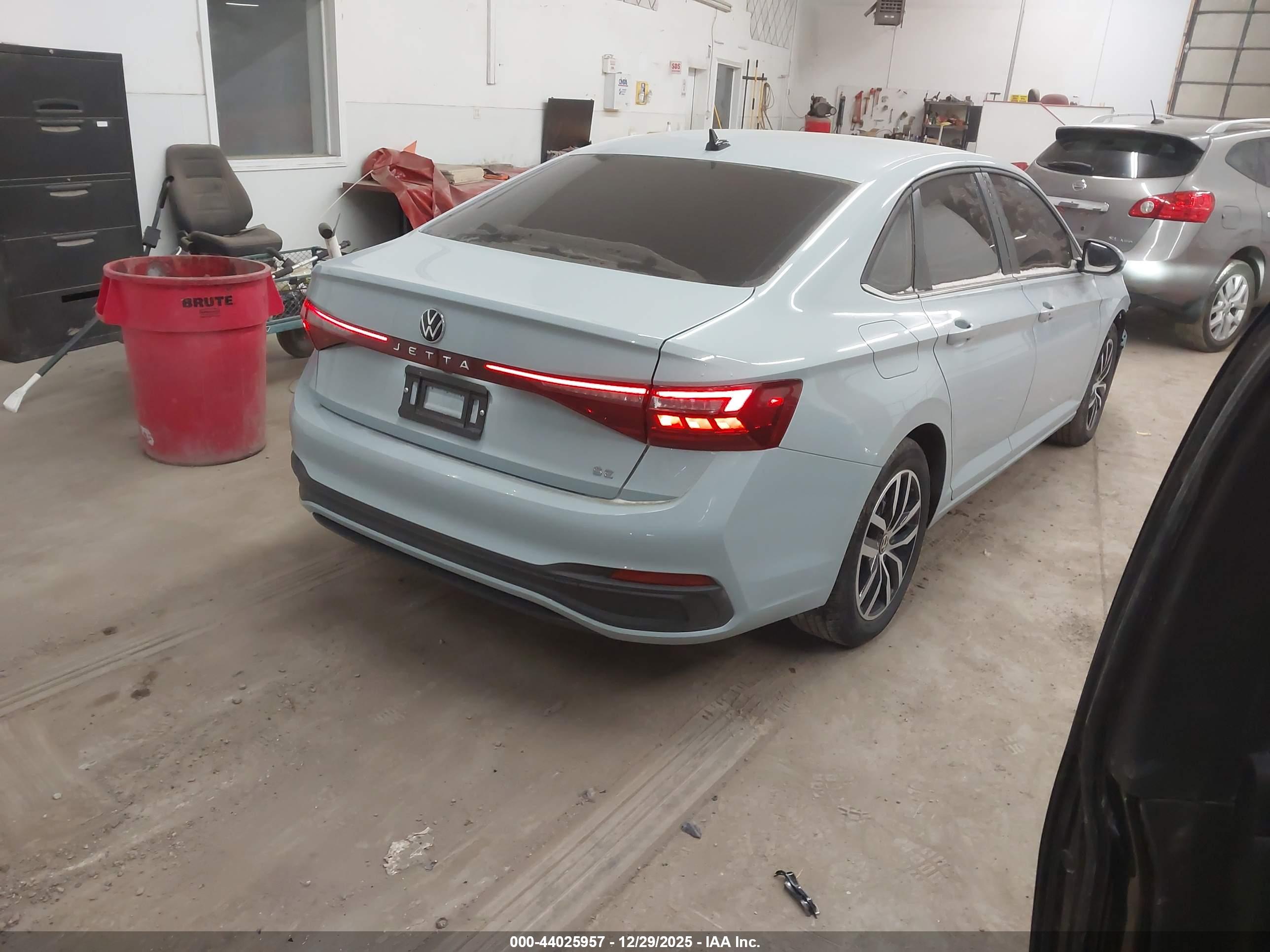 VOLKSWAGEN JETTA image 4