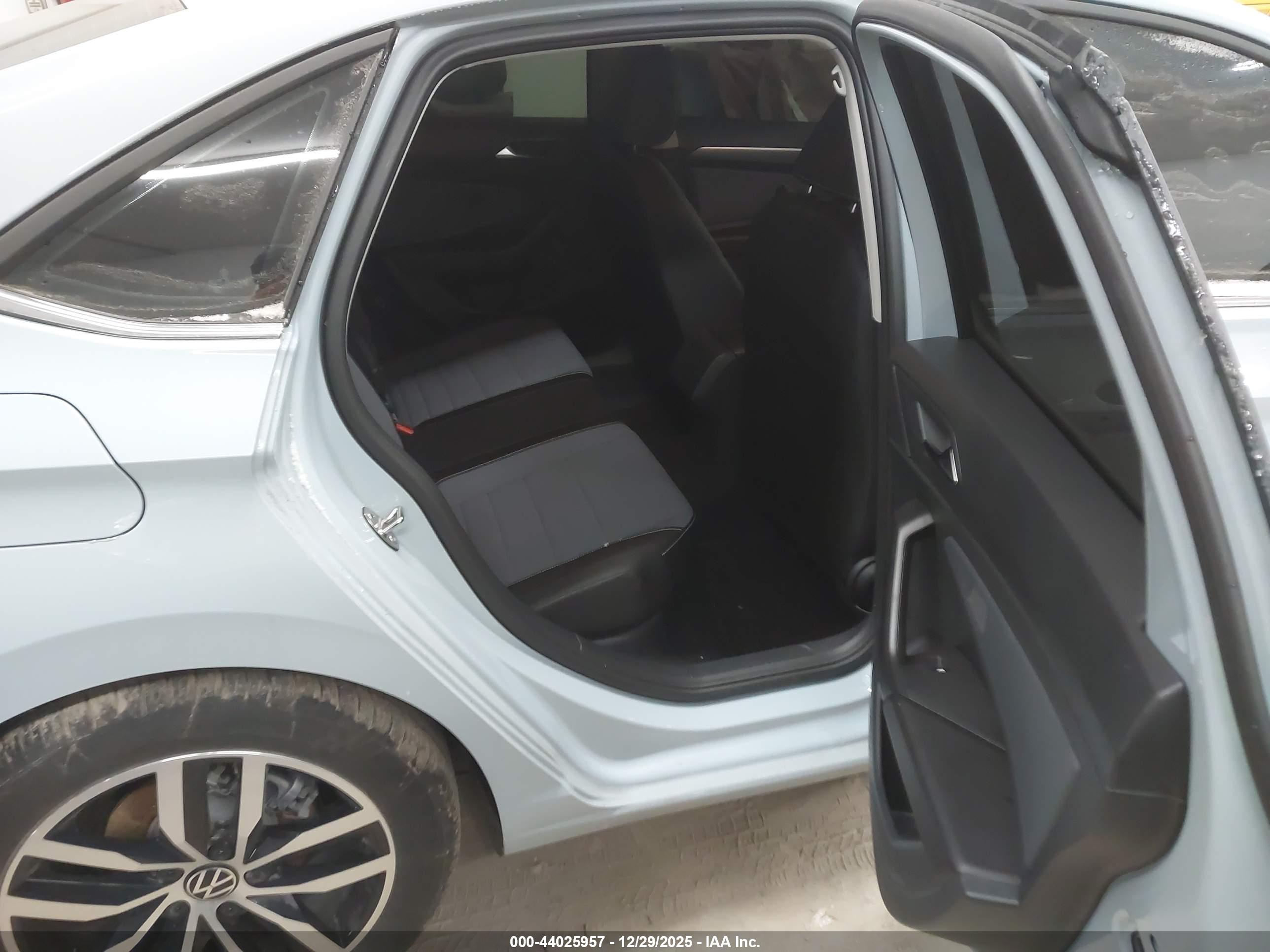VOLKSWAGEN JETTA image 8