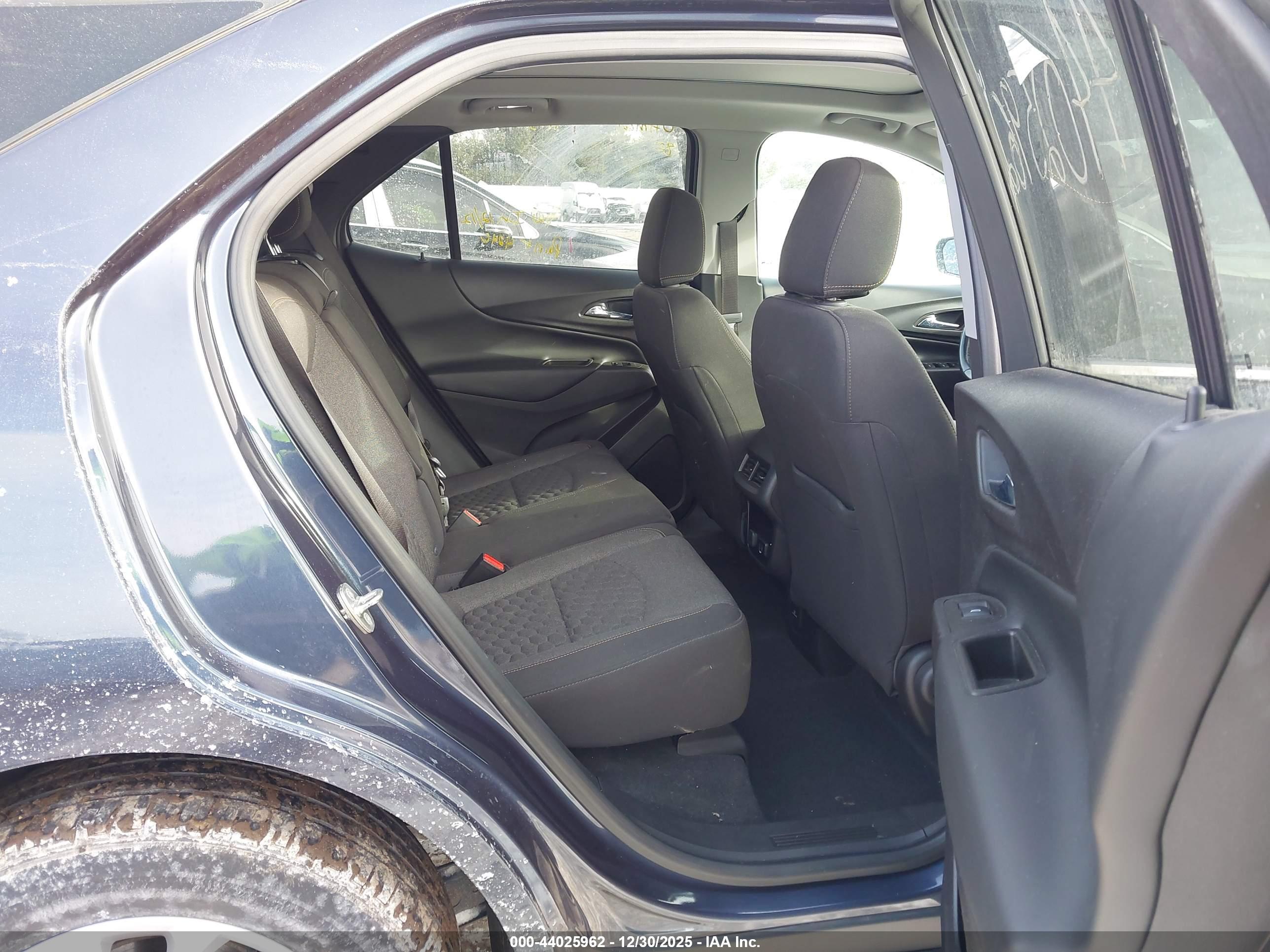 CHEVROLET EQUINOX image 8
