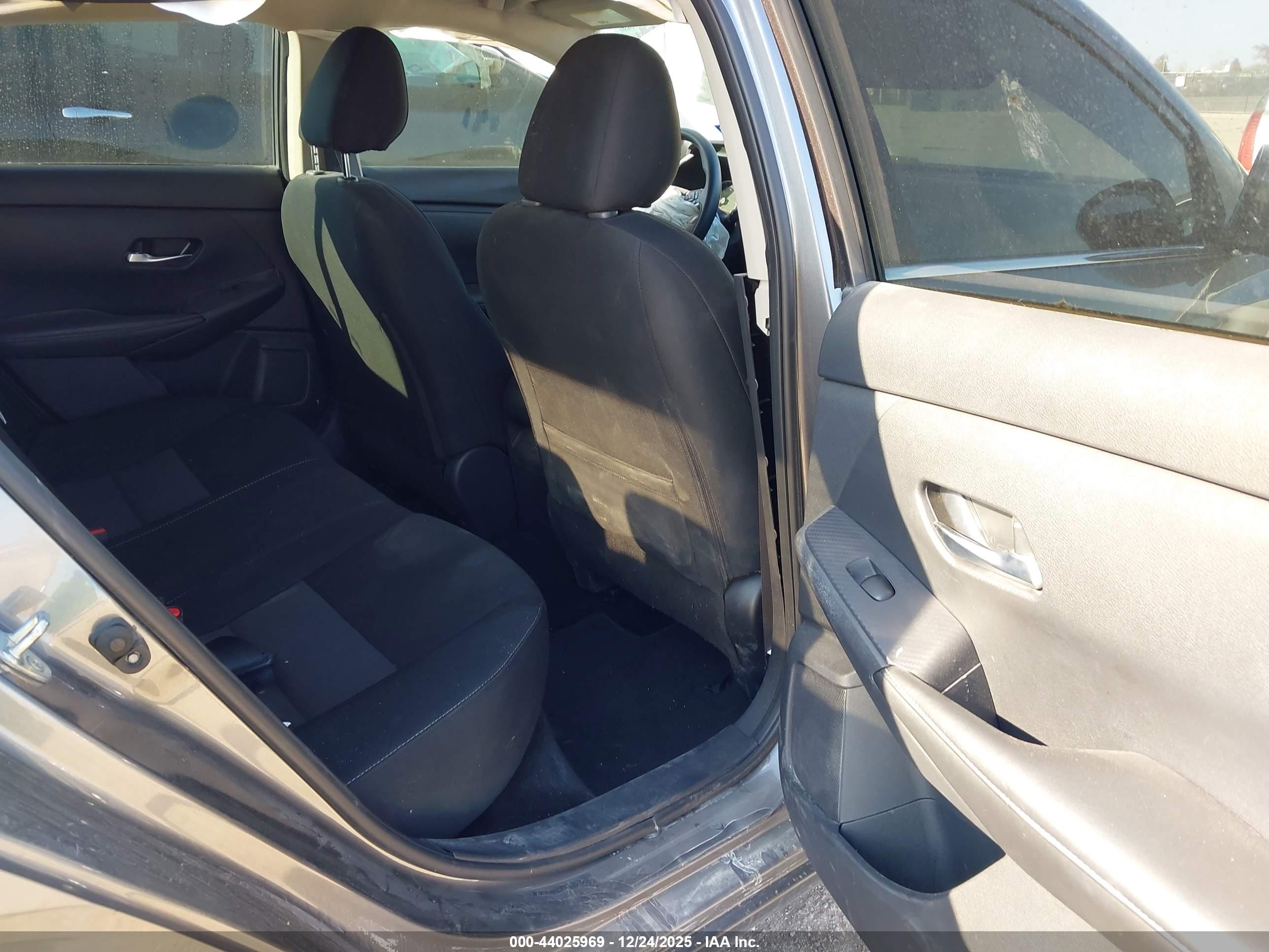 NISSAN SENTRA image 8