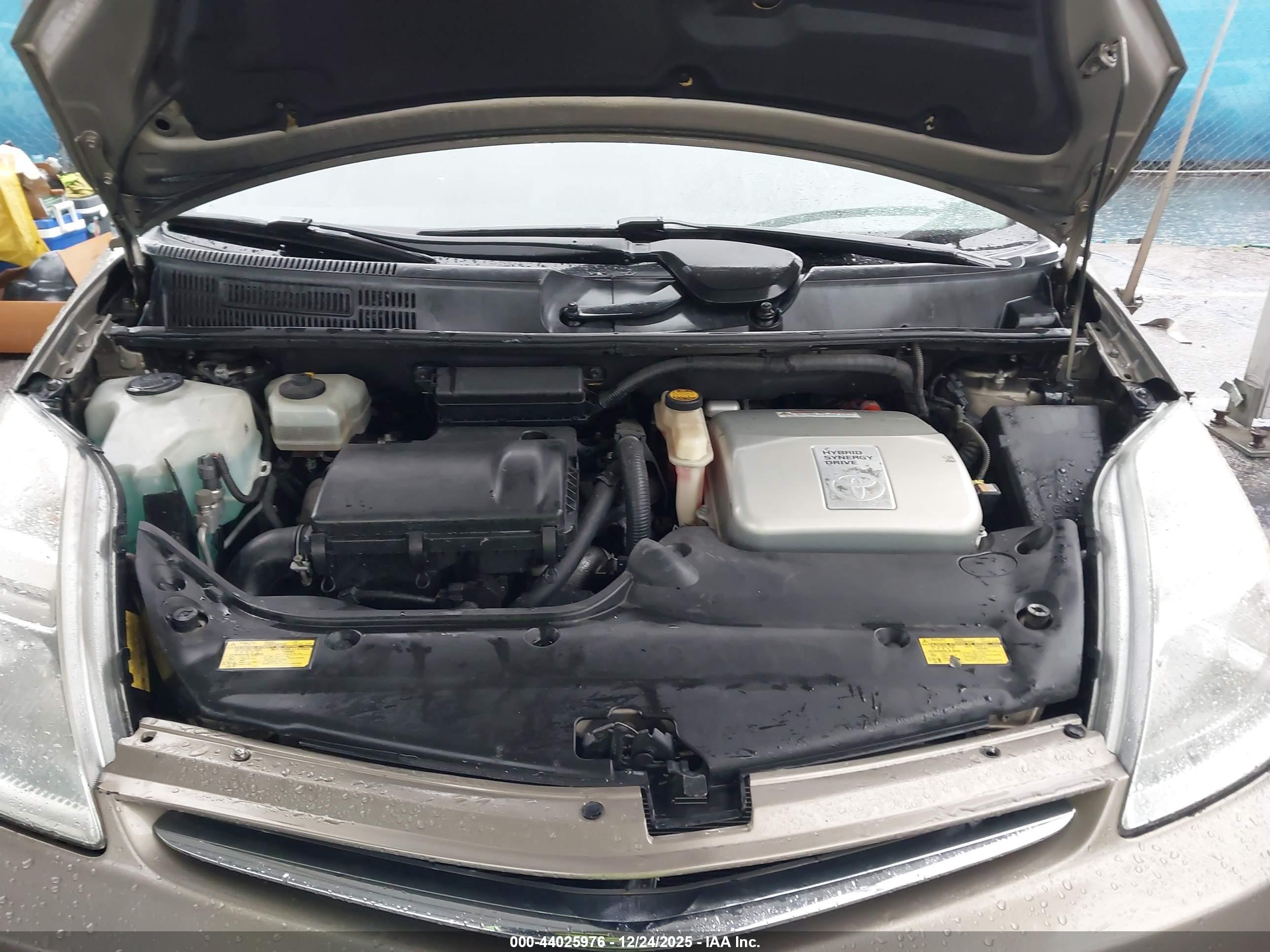 TOYOTA PRIUS image 10