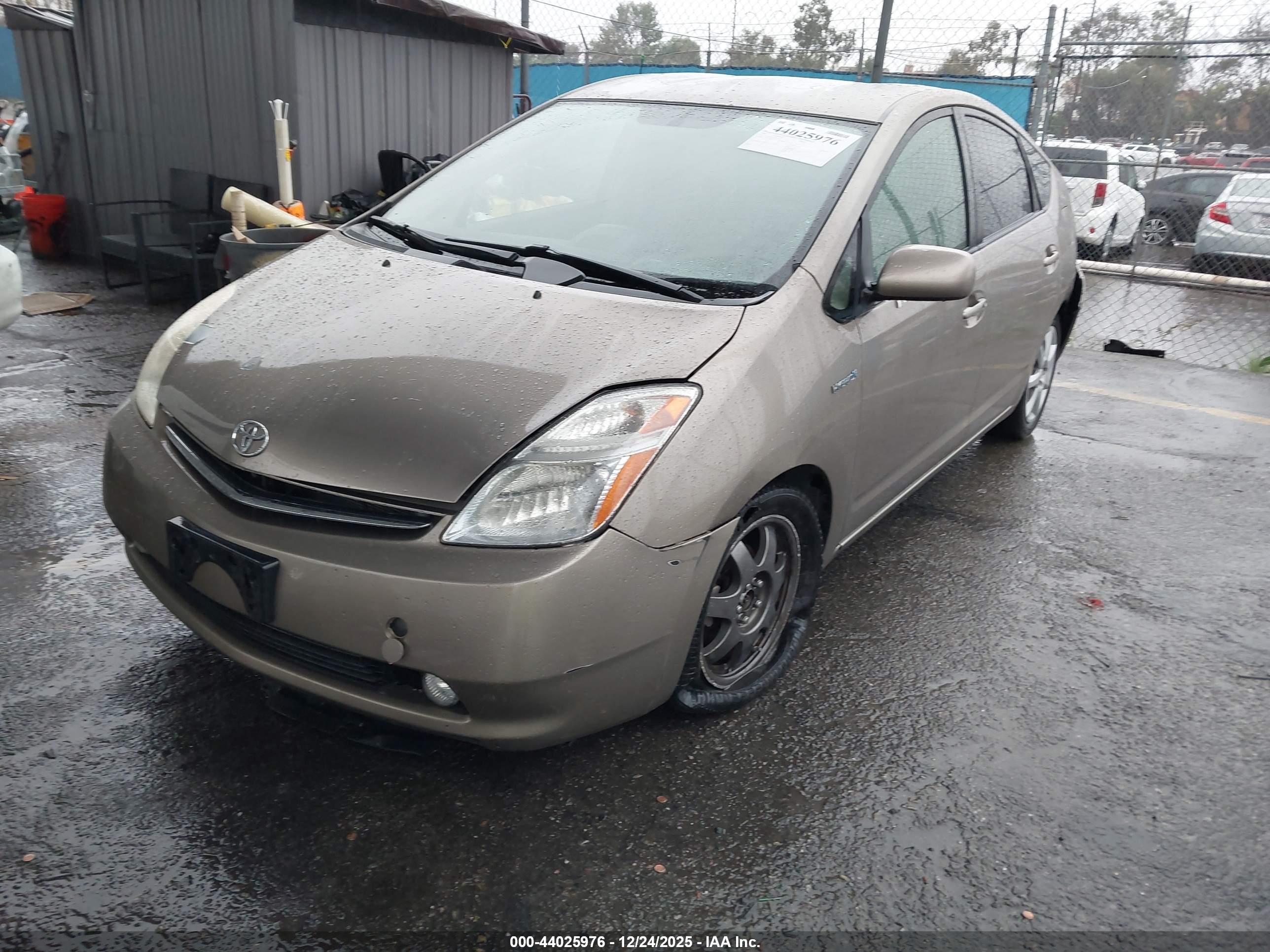 TOYOTA PRIUS image 2