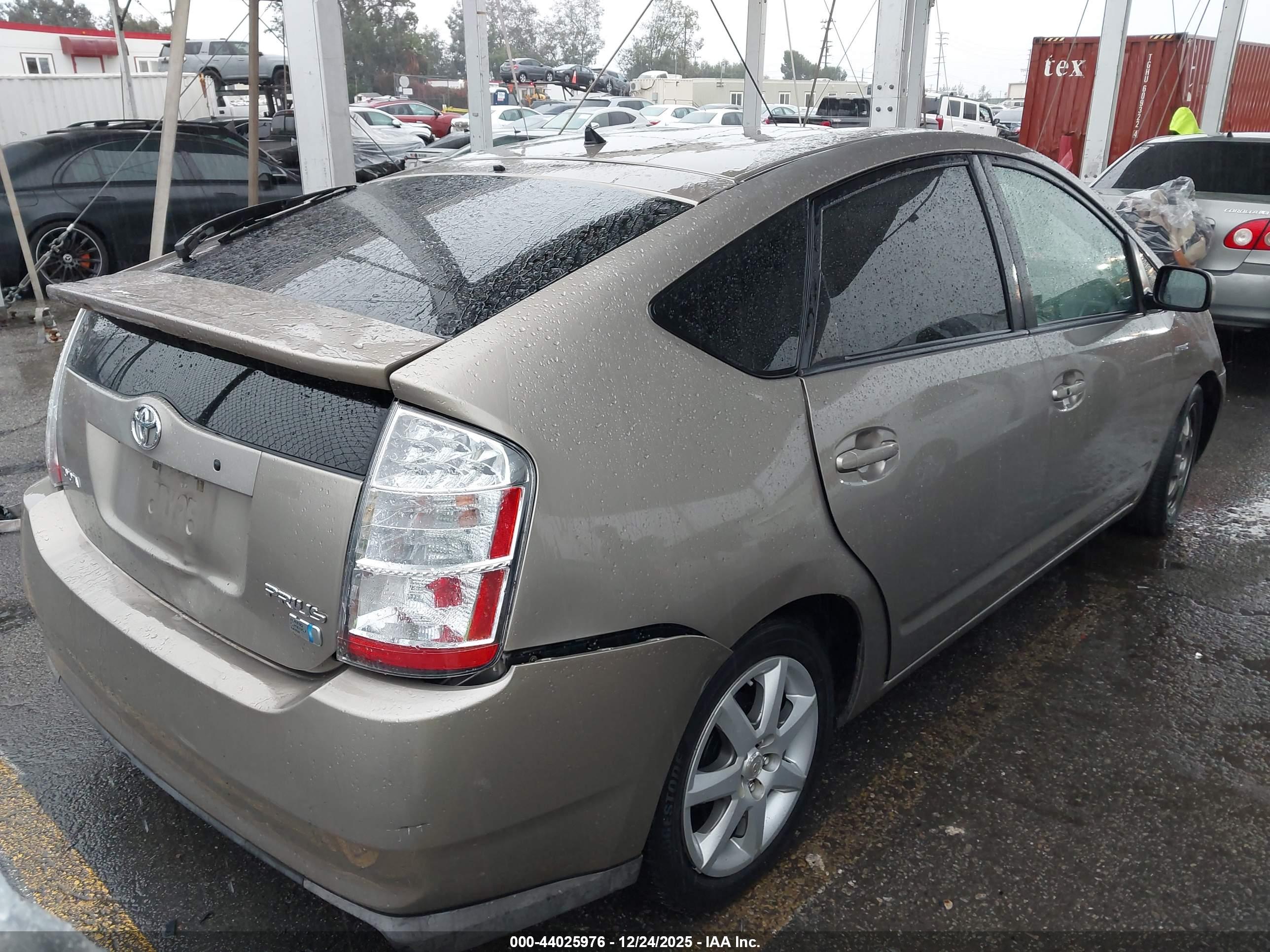 TOYOTA PRIUS image 4