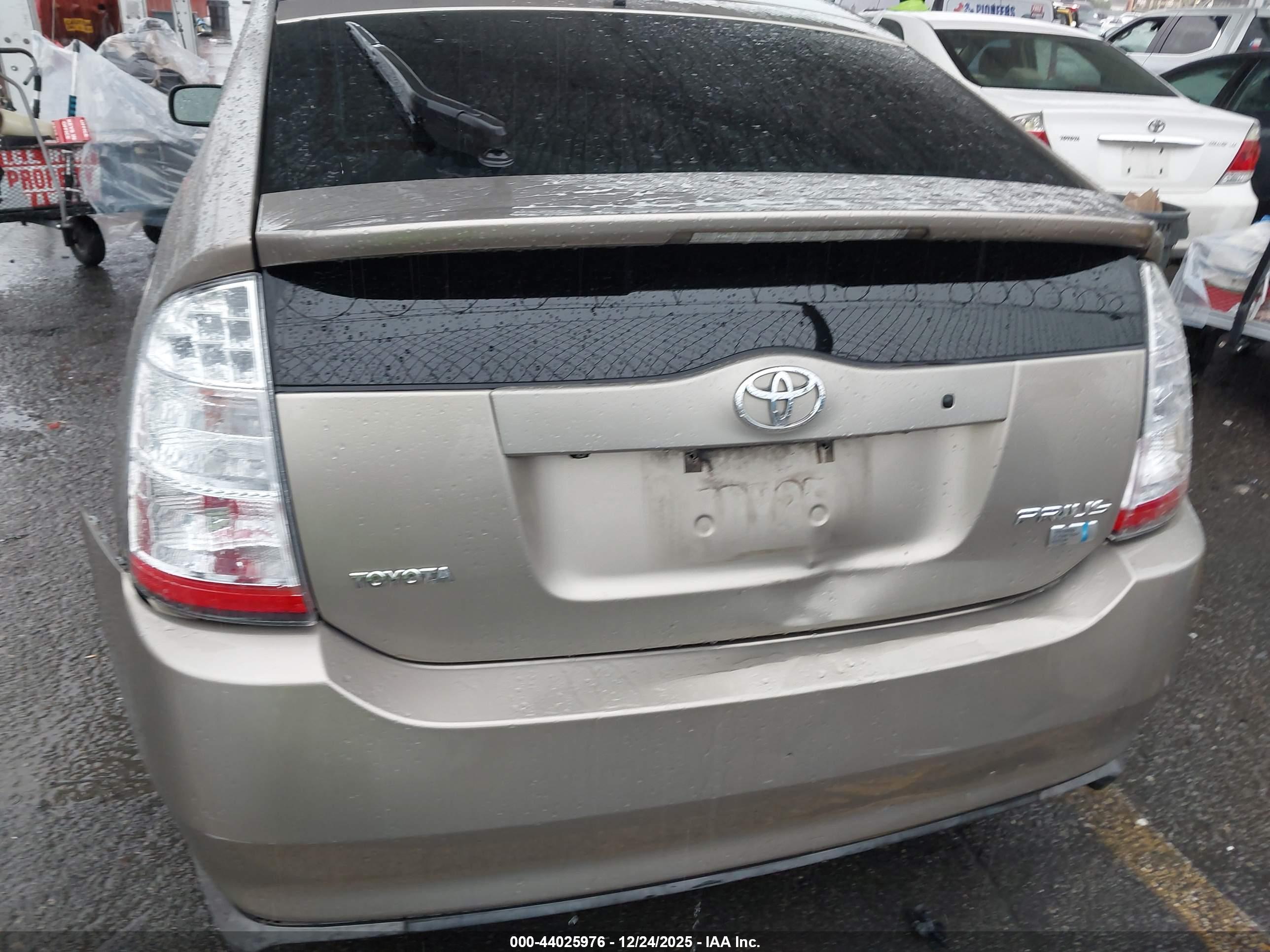 TOYOTA PRIUS image 6