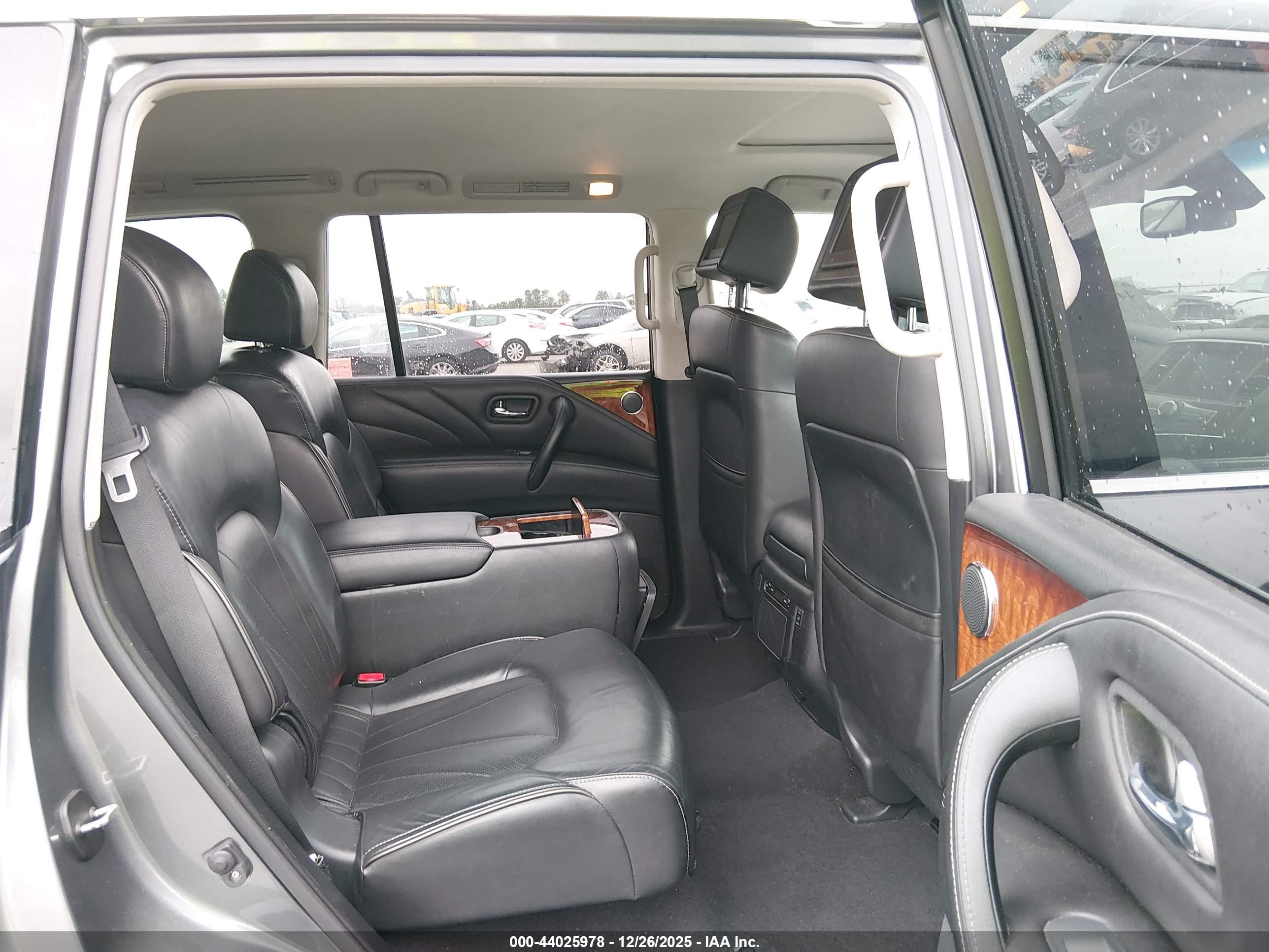 INFINITI QX80 image 8