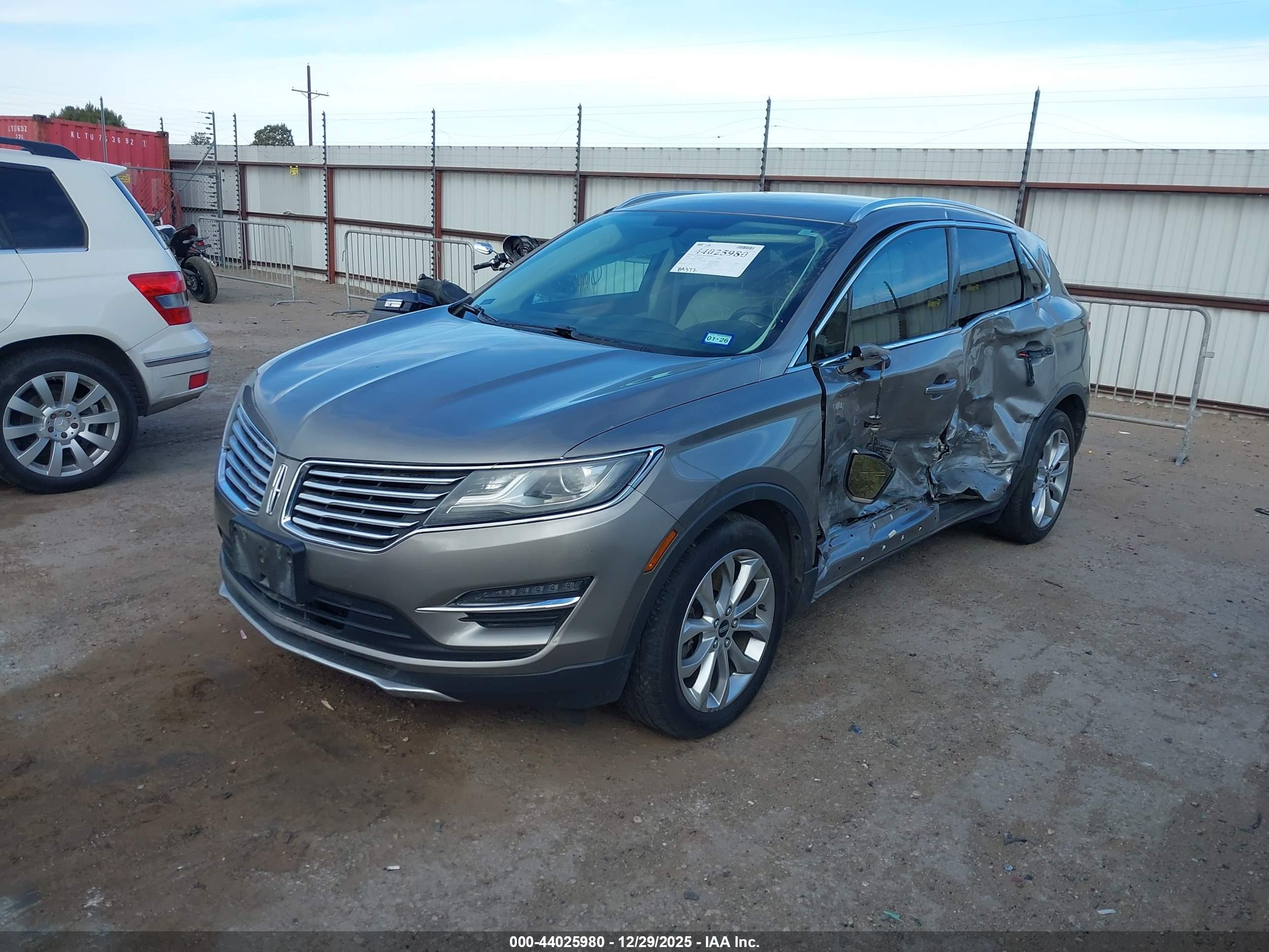 LINCOLN MKC image 2