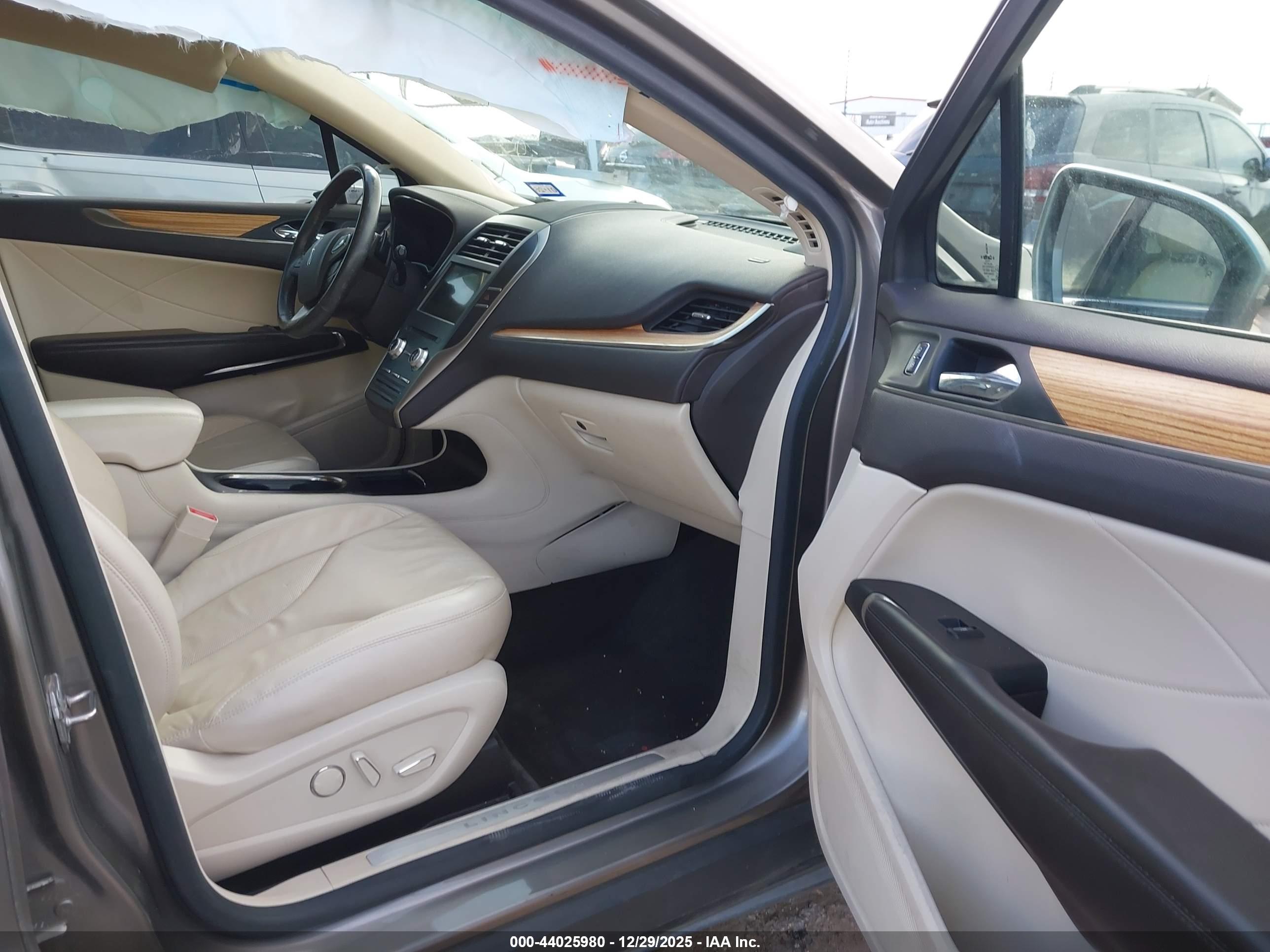 LINCOLN MKC image 5