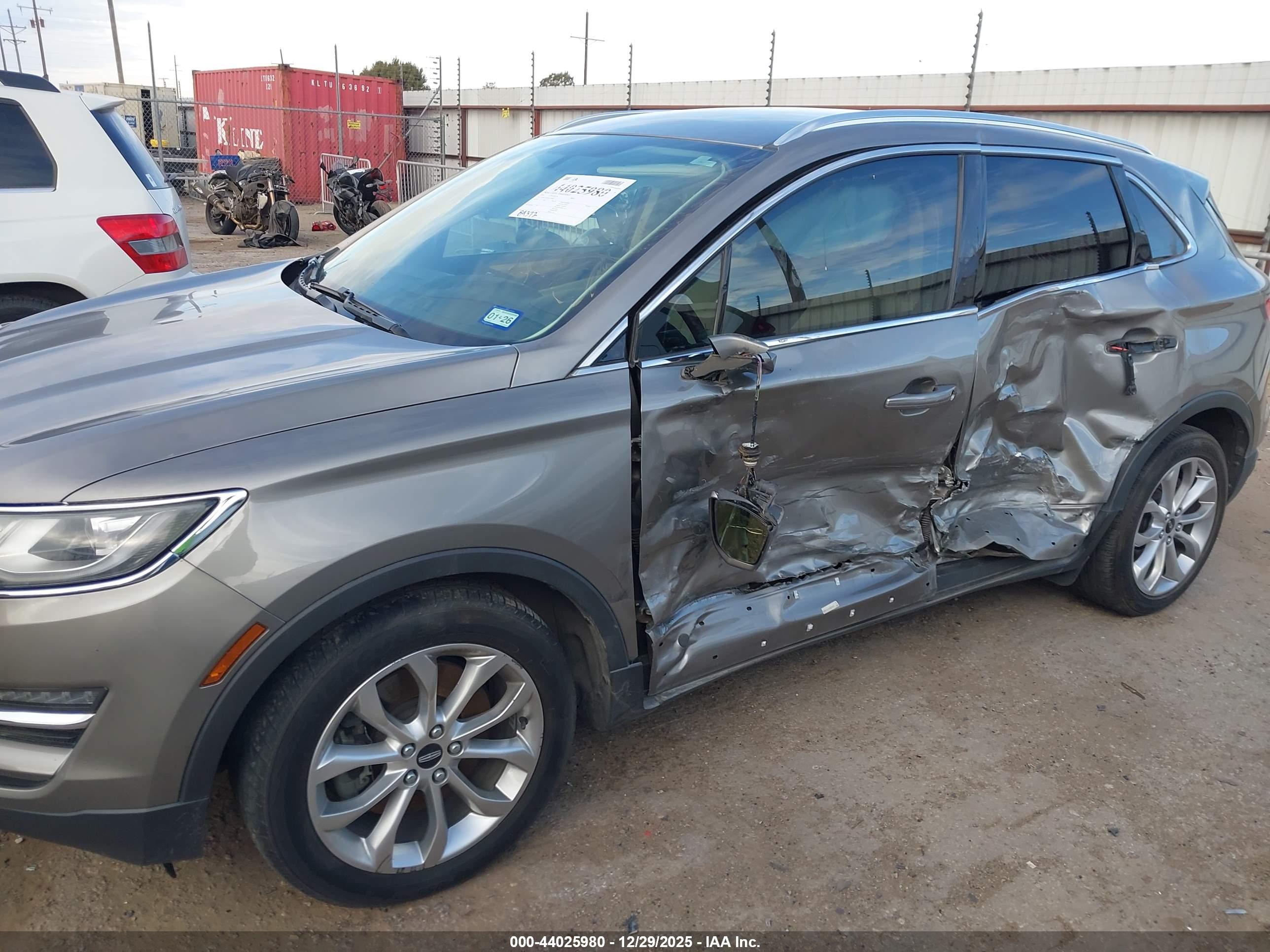 LINCOLN MKC image 6