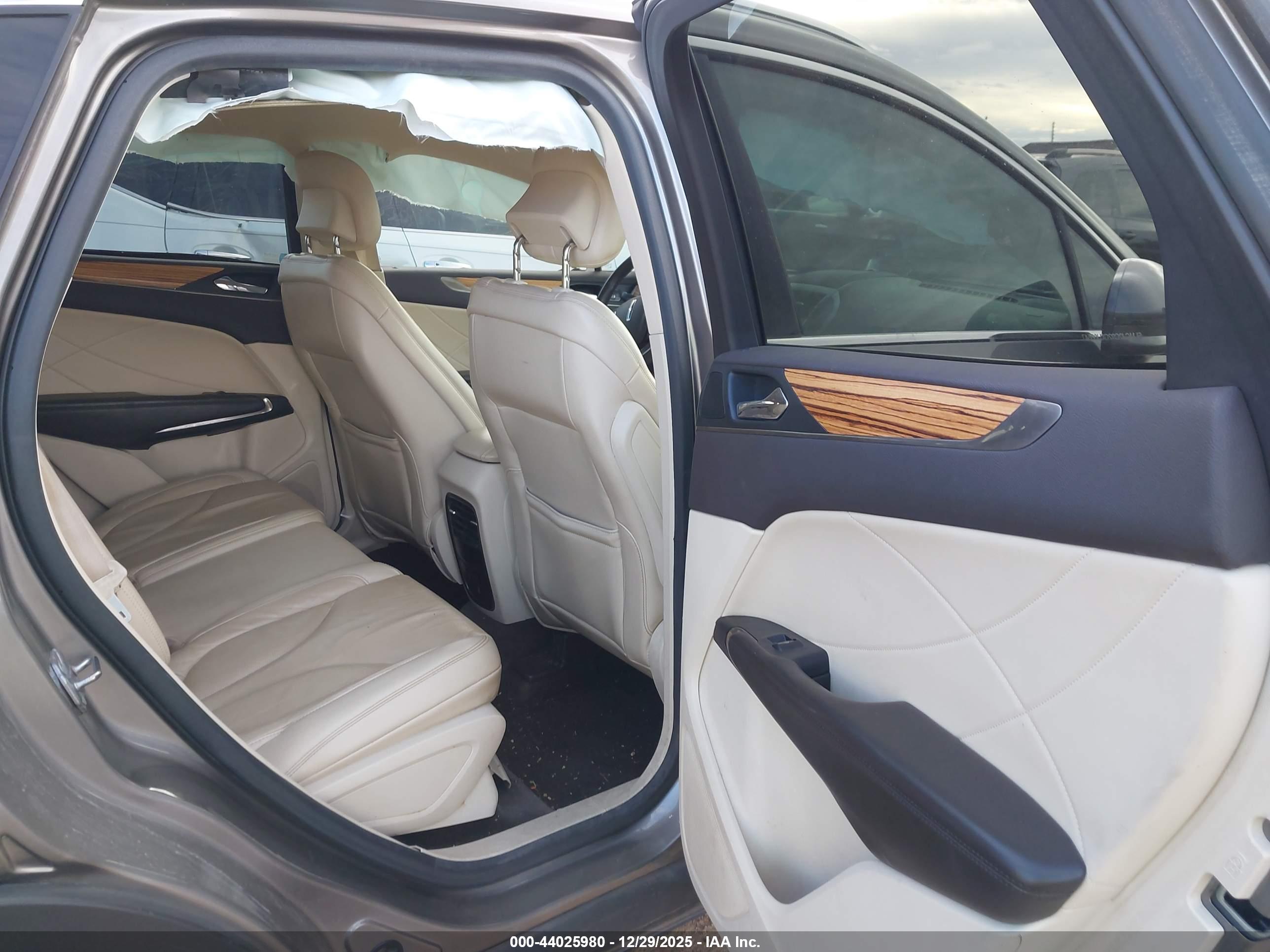 LINCOLN MKC image 8