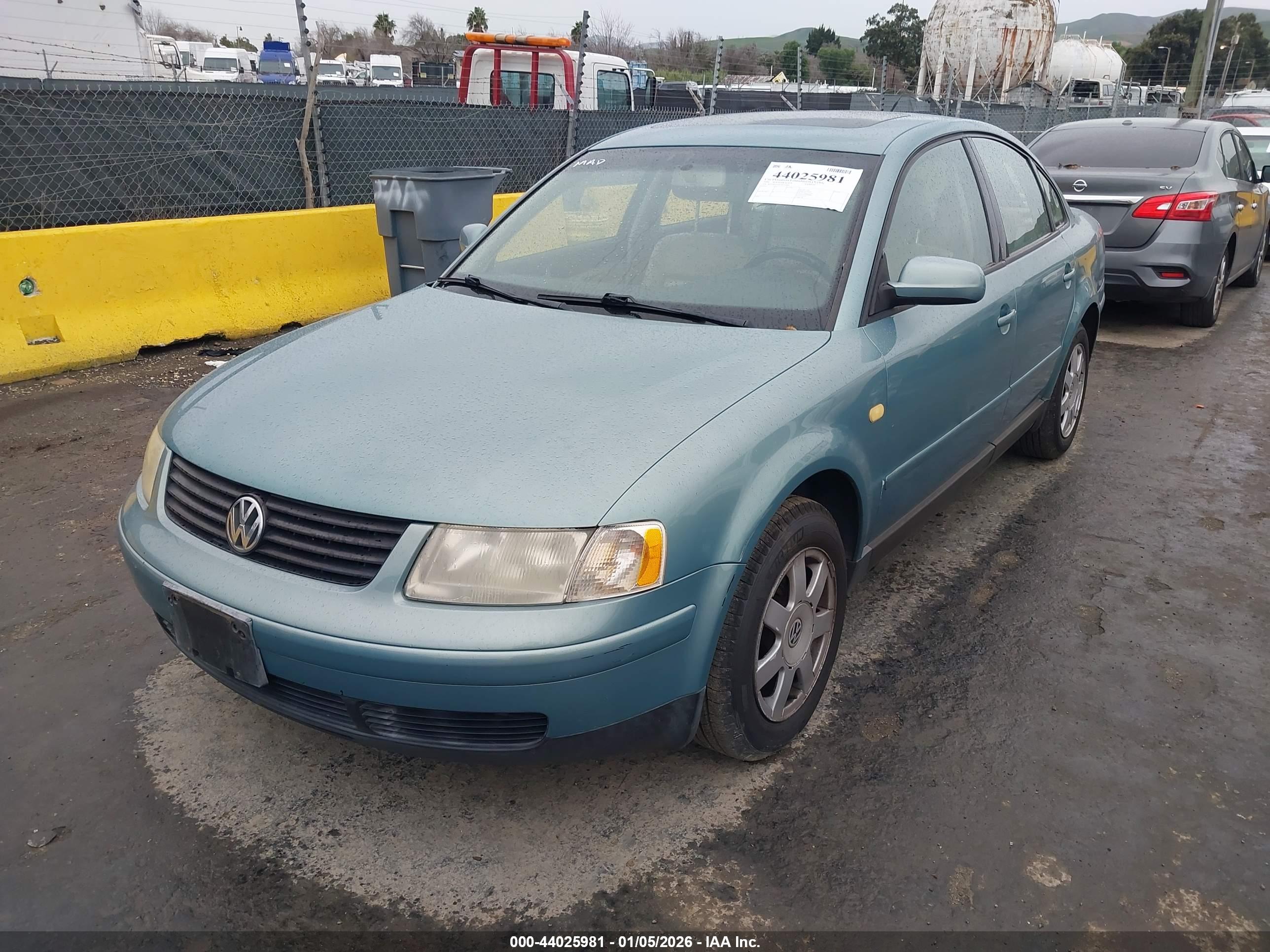 VOLKSWAGEN PASSAT image 2