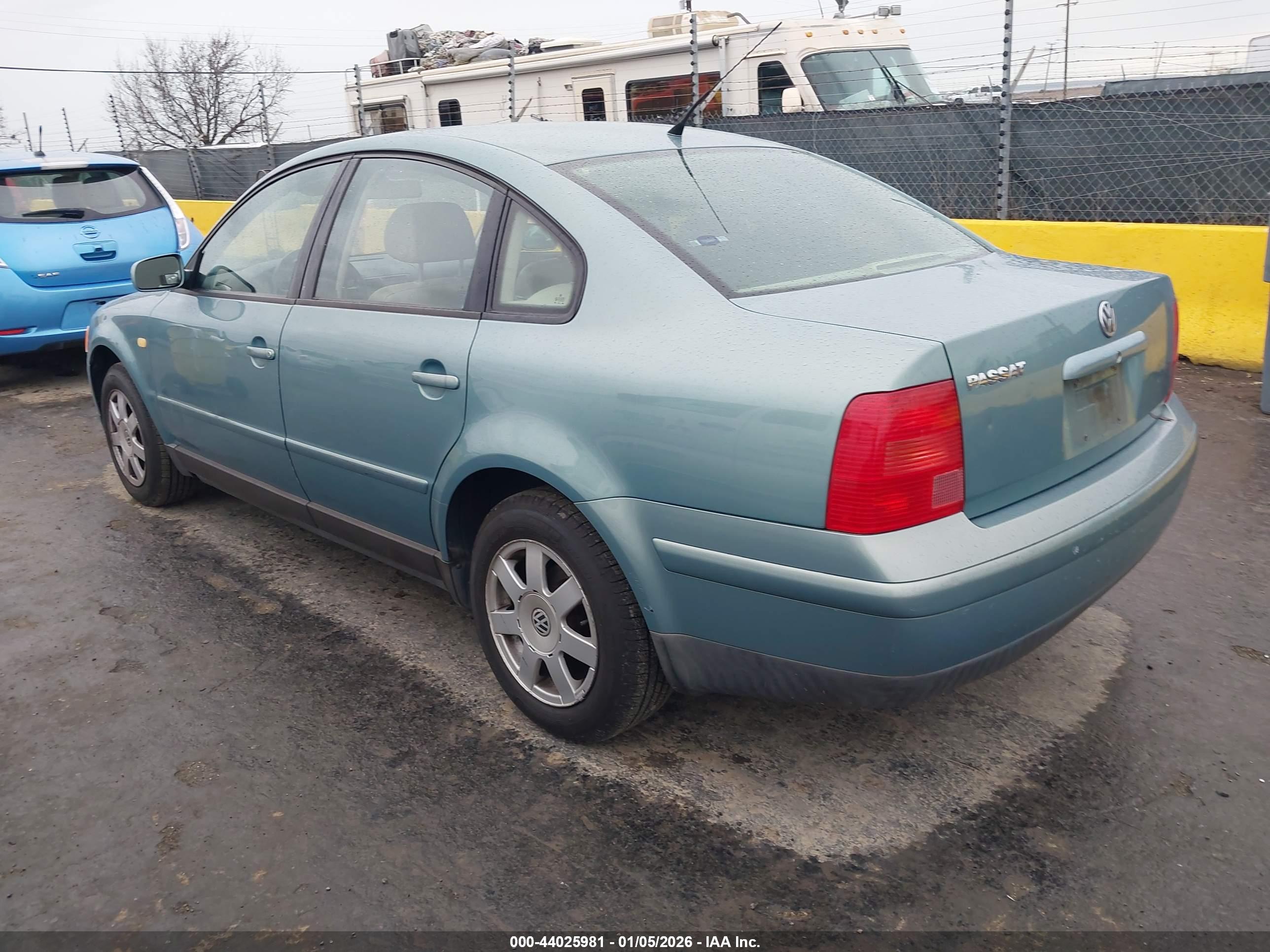 VOLKSWAGEN PASSAT image 3