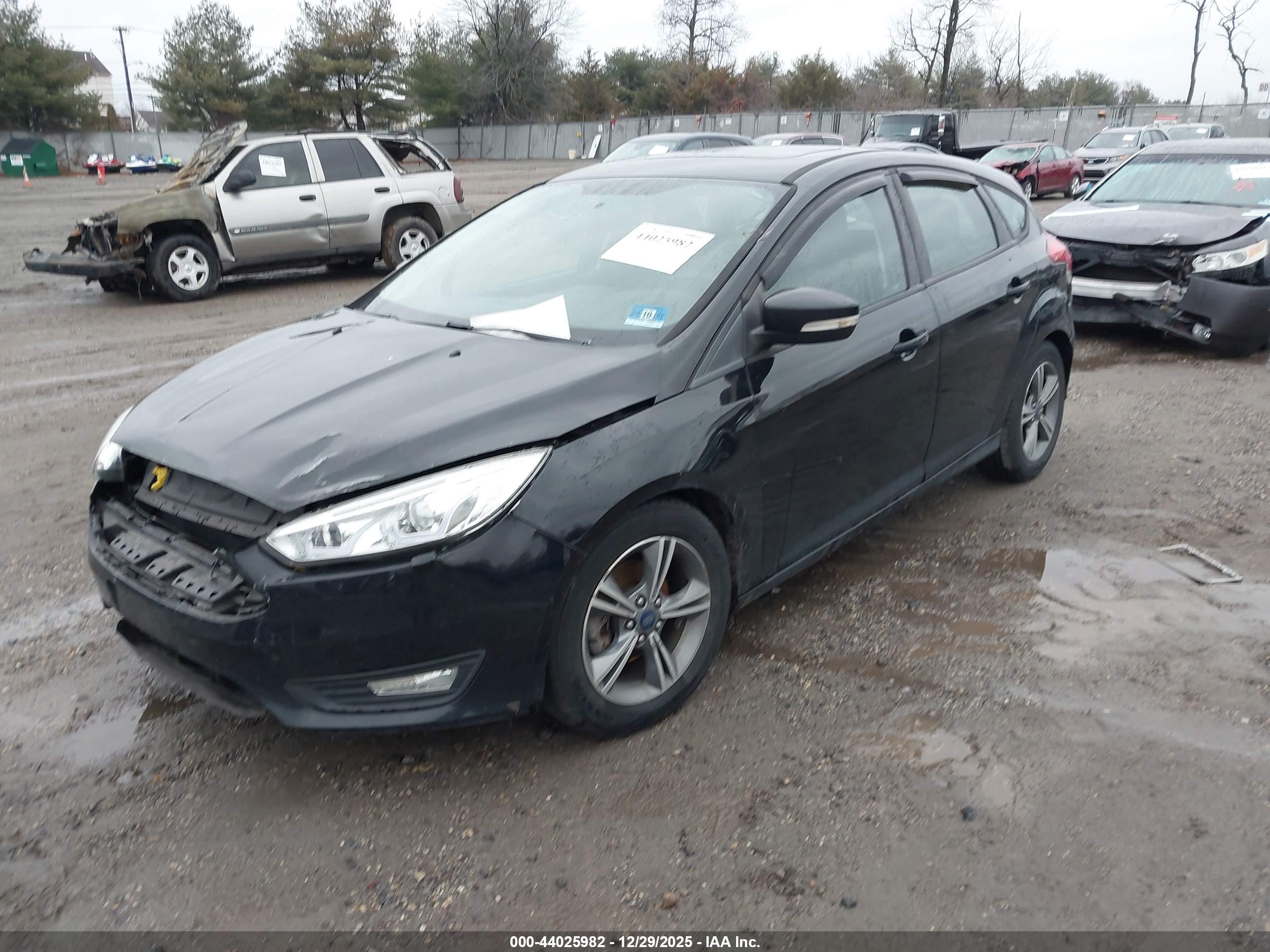 FORD FOCUS image 2