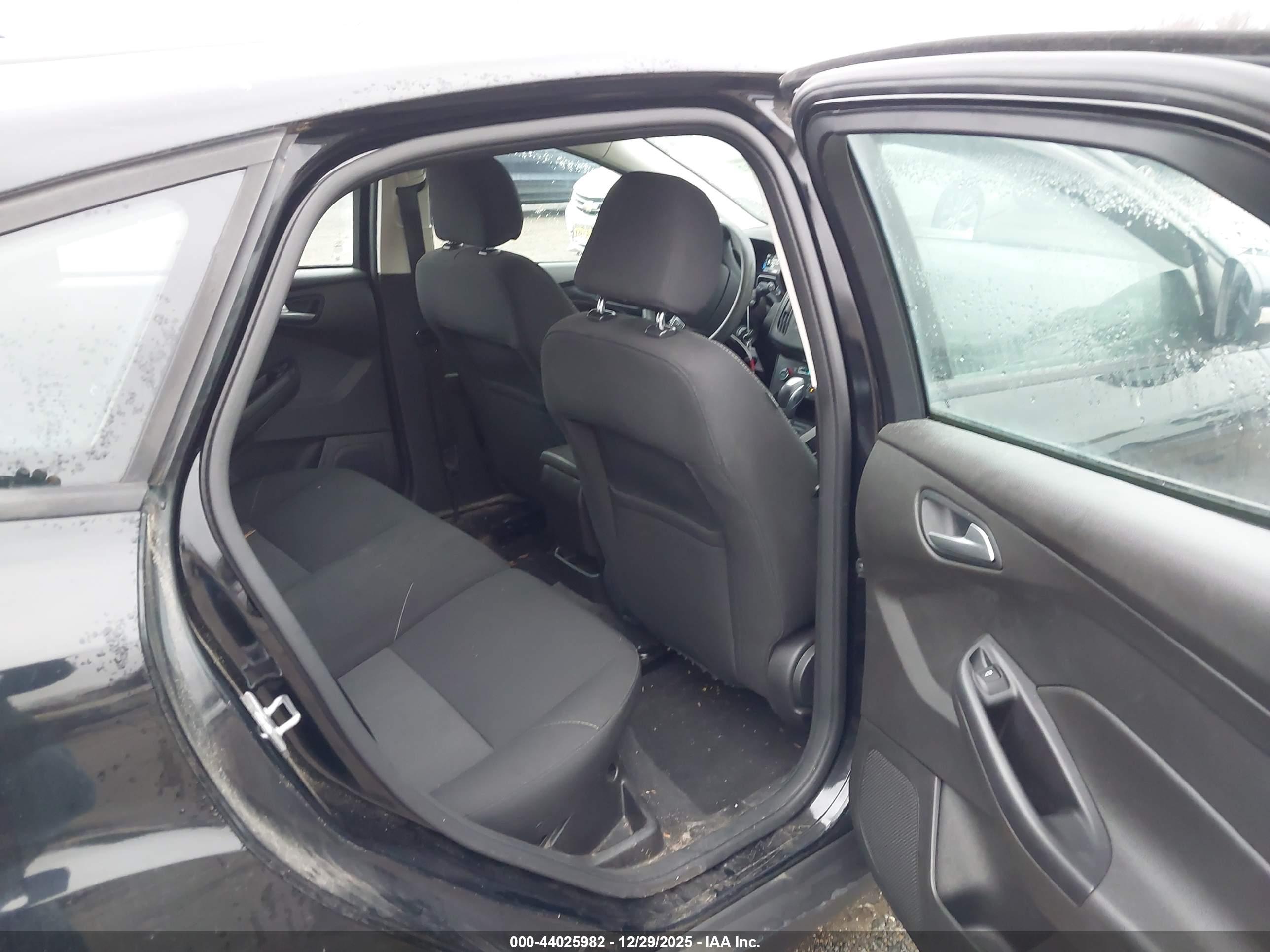 FORD FOCUS image 8