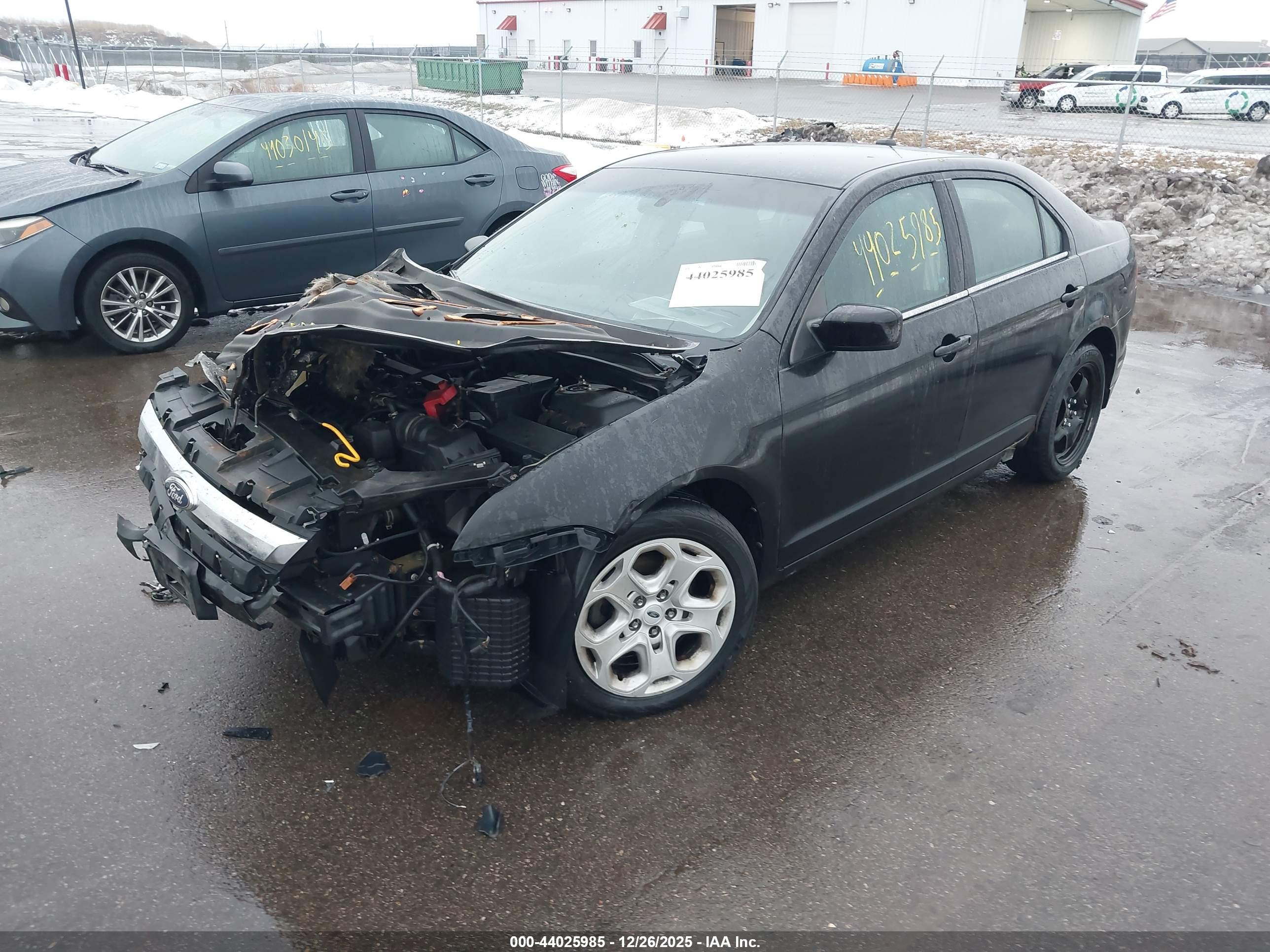 FORD FUSION image 2