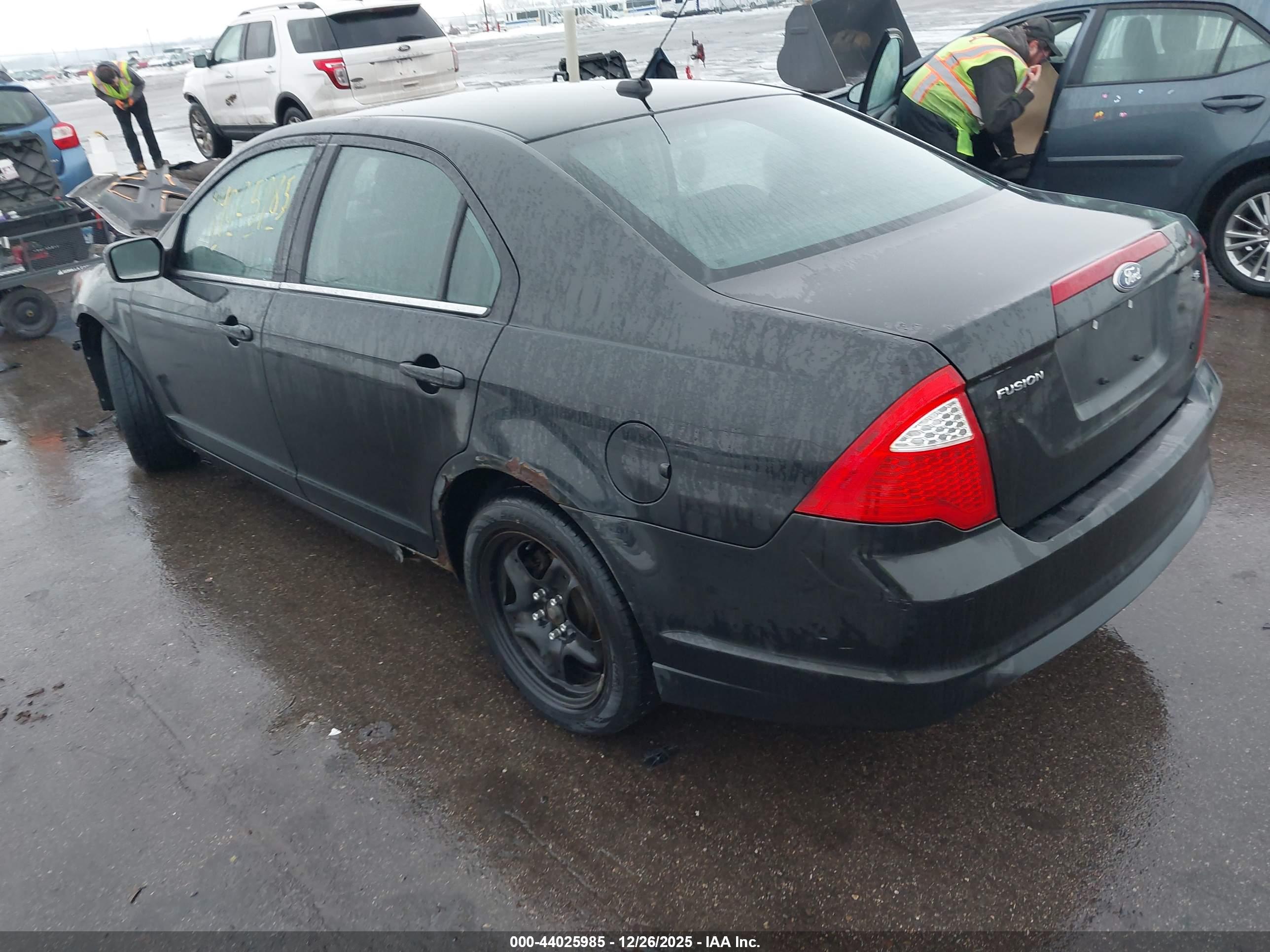FORD FUSION image 3