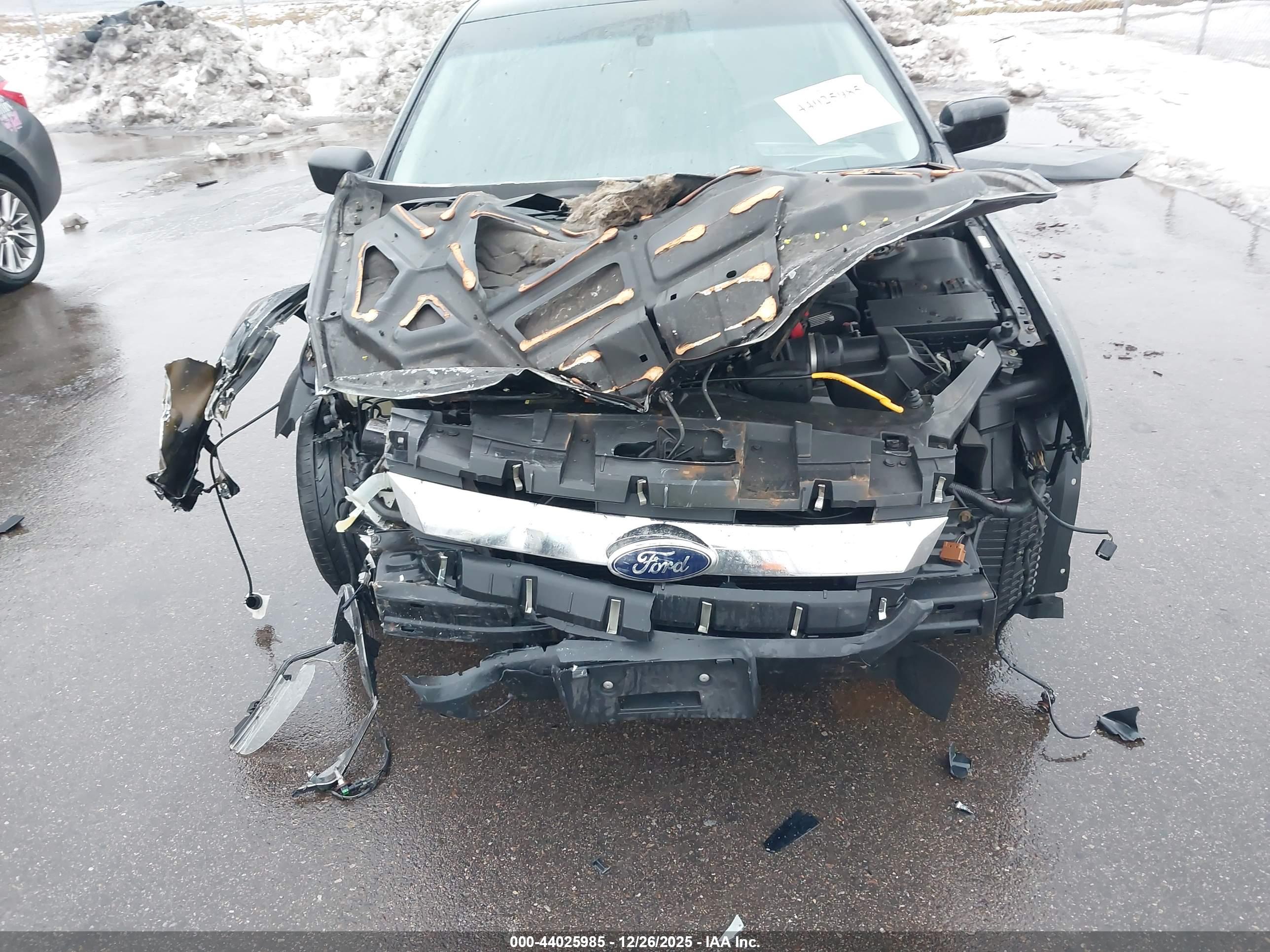 FORD FUSION image 6