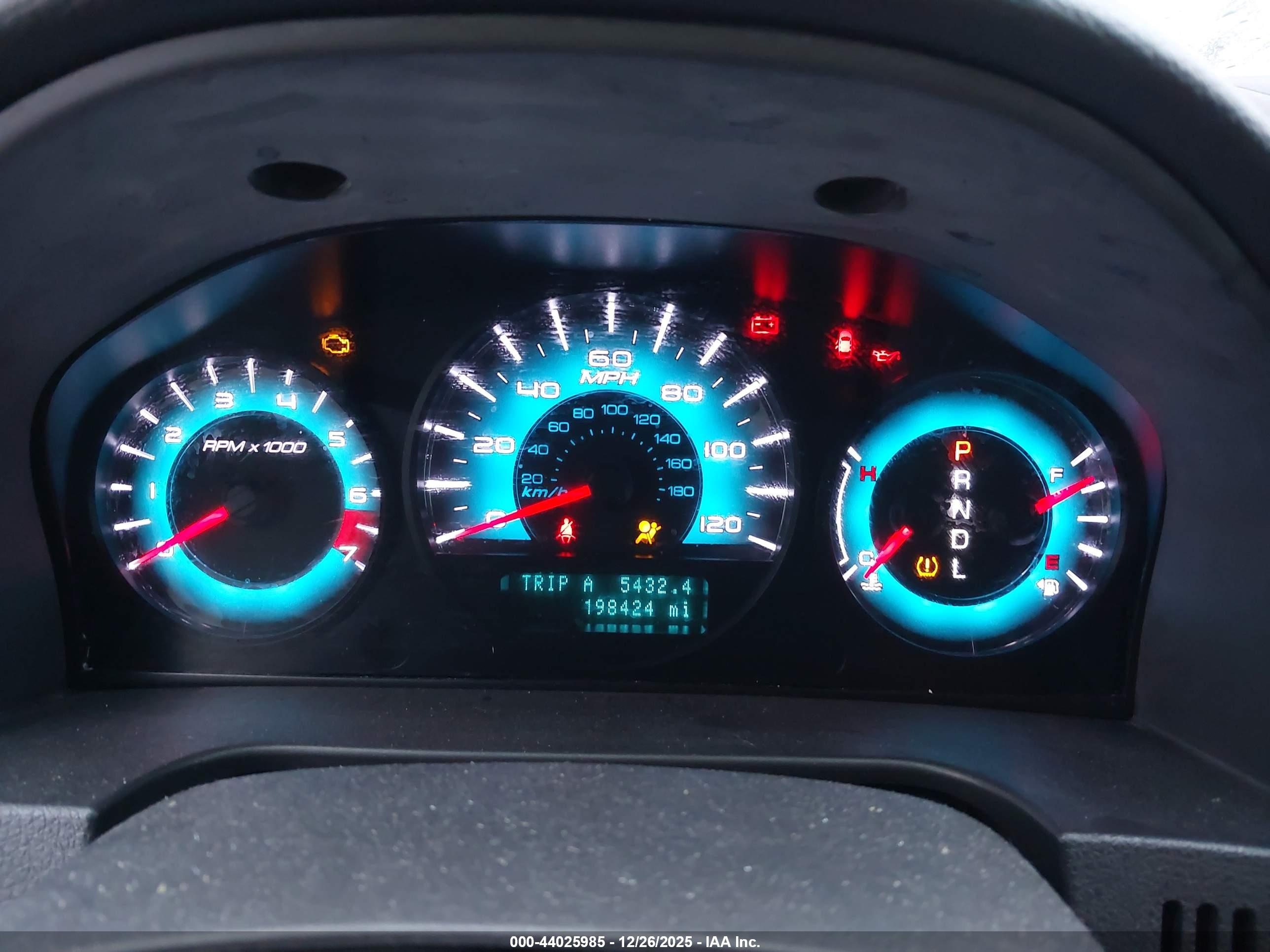 FORD FUSION image 7