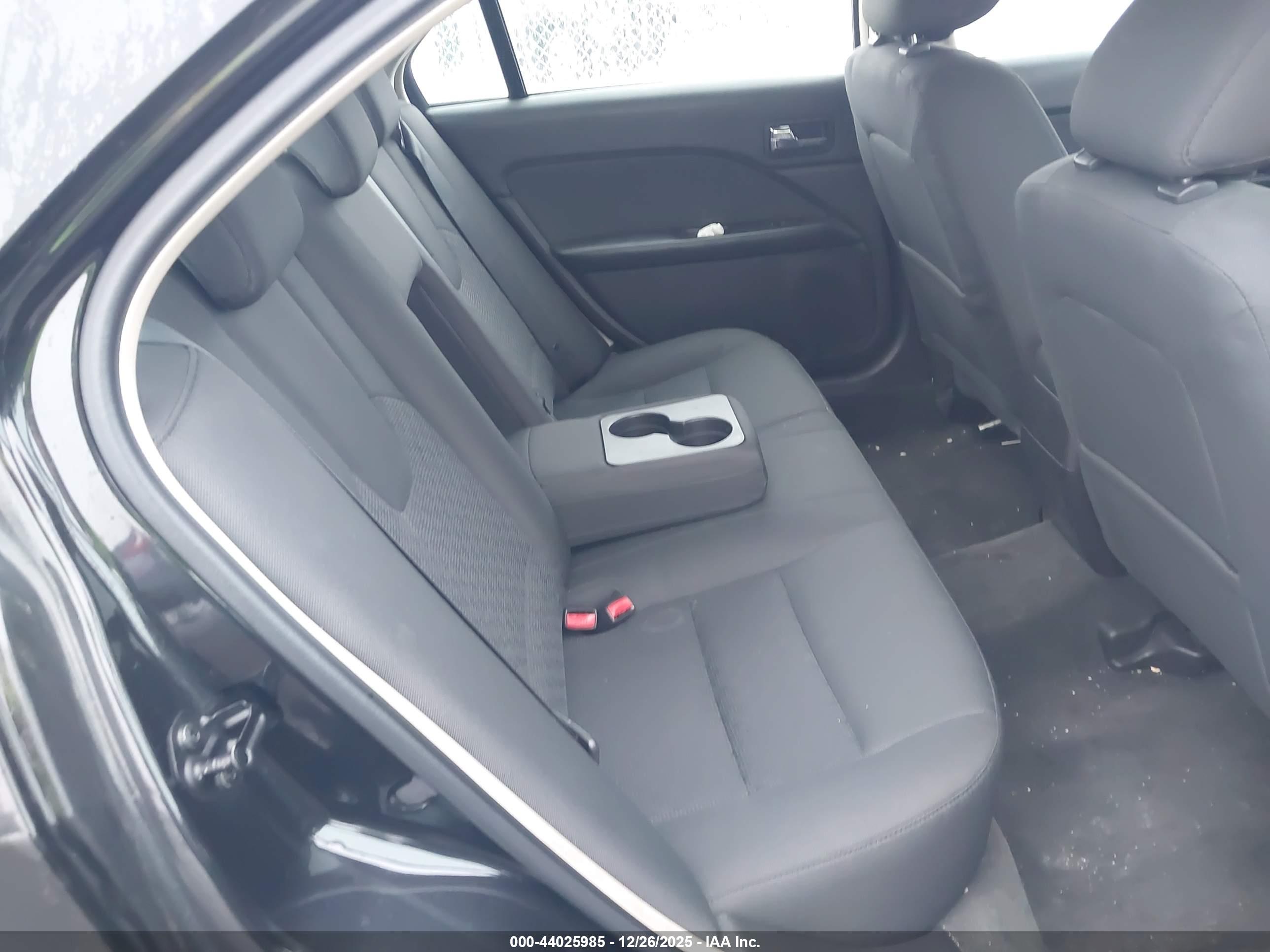 FORD FUSION image 8