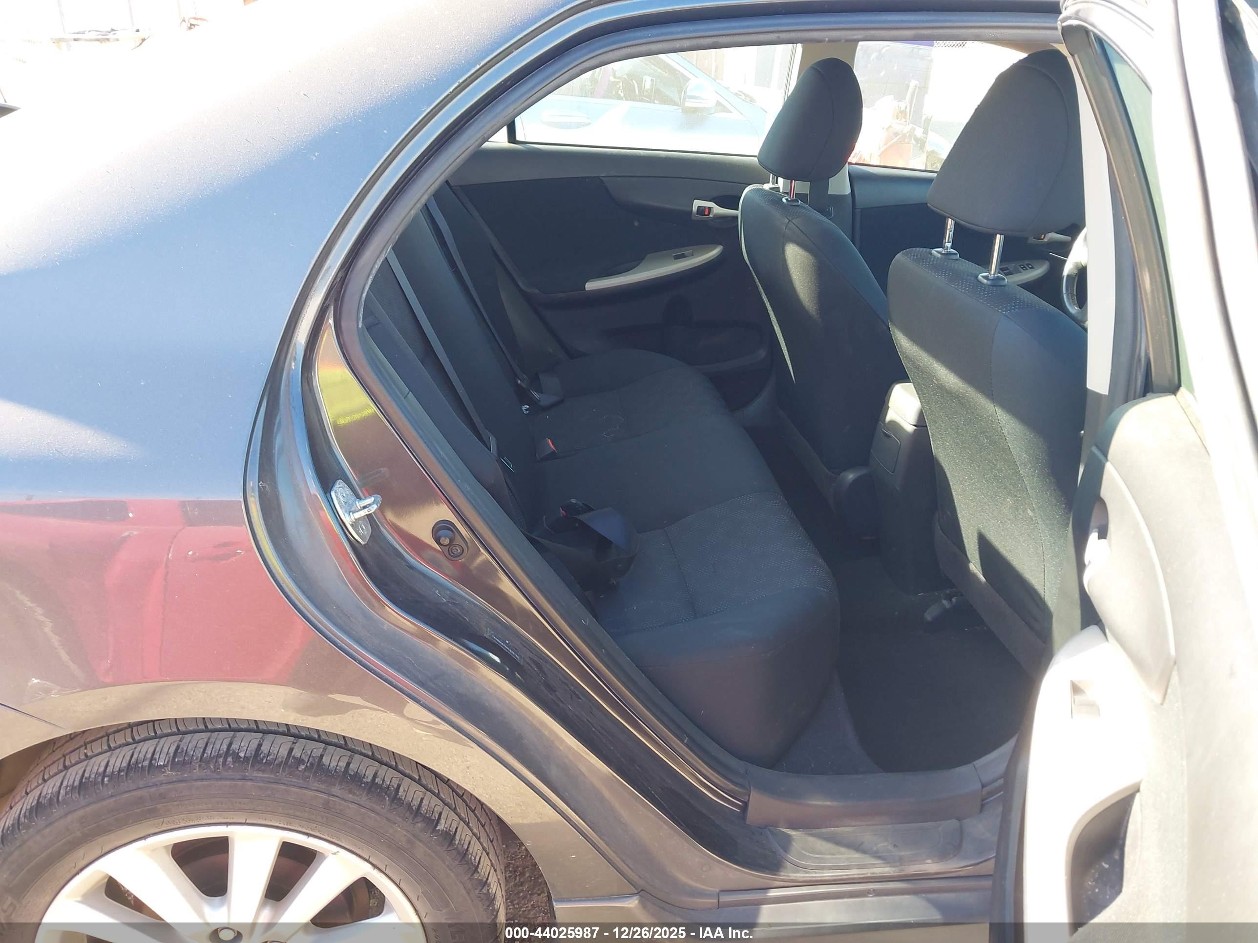 TOYOTA COROLLA image 8