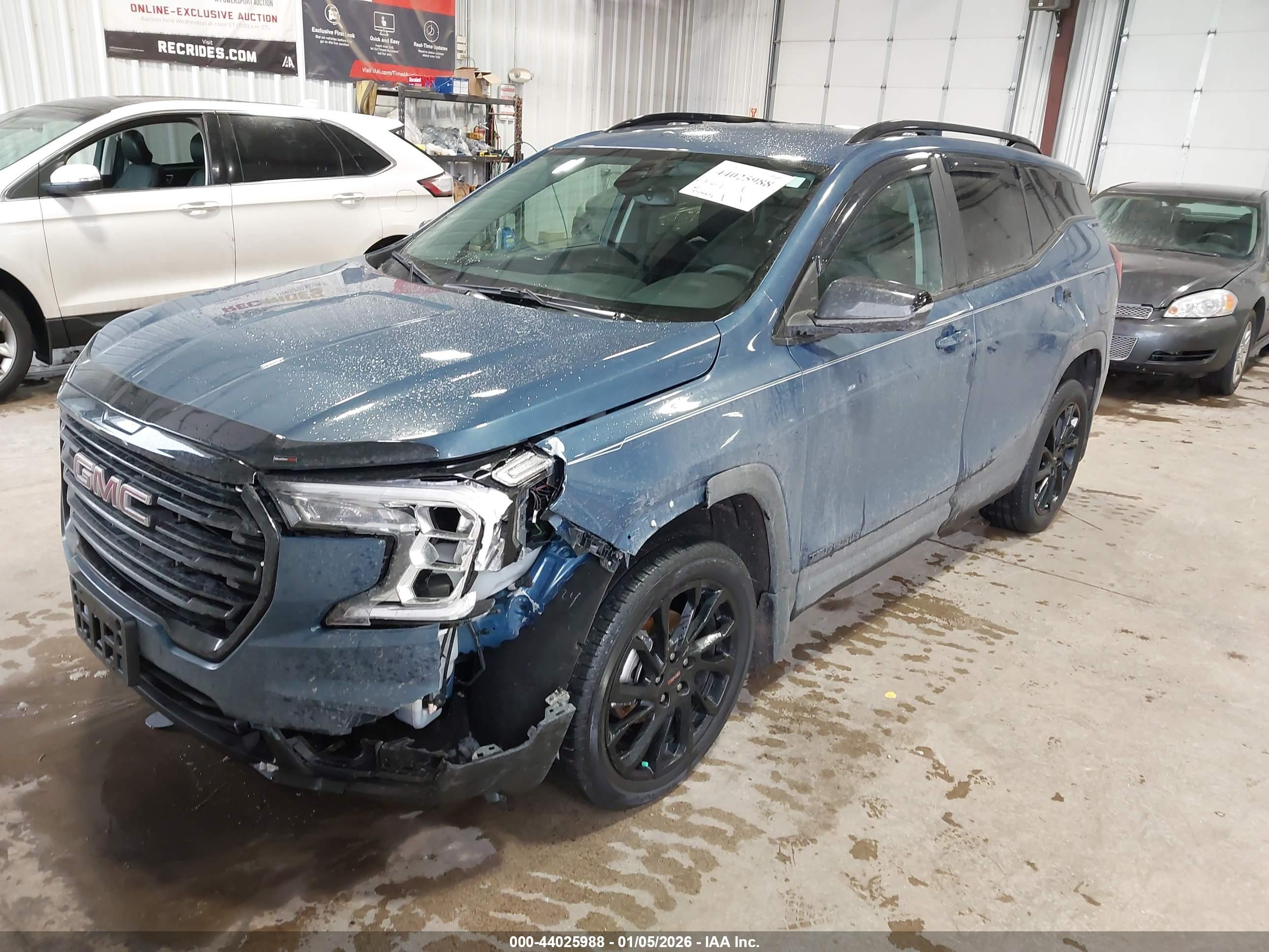 GMC TERRAIN image 2