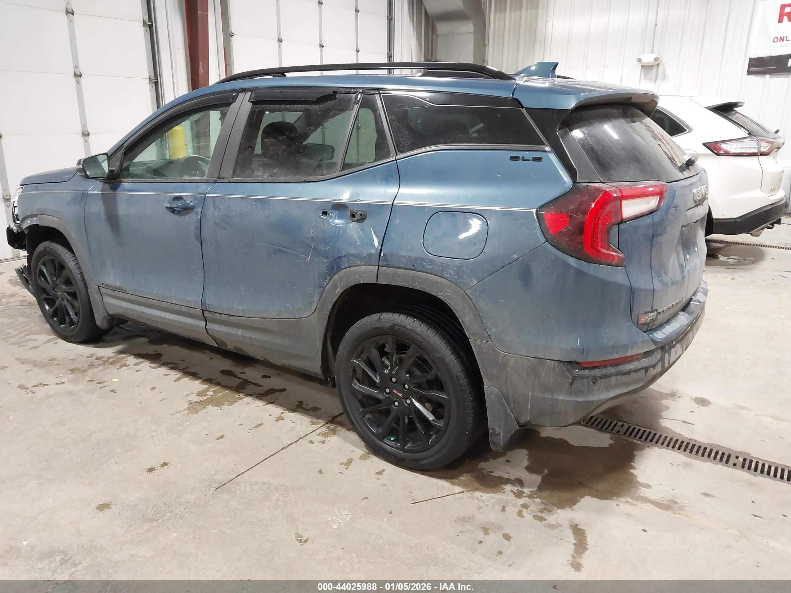 GMC TERRAIN image 3