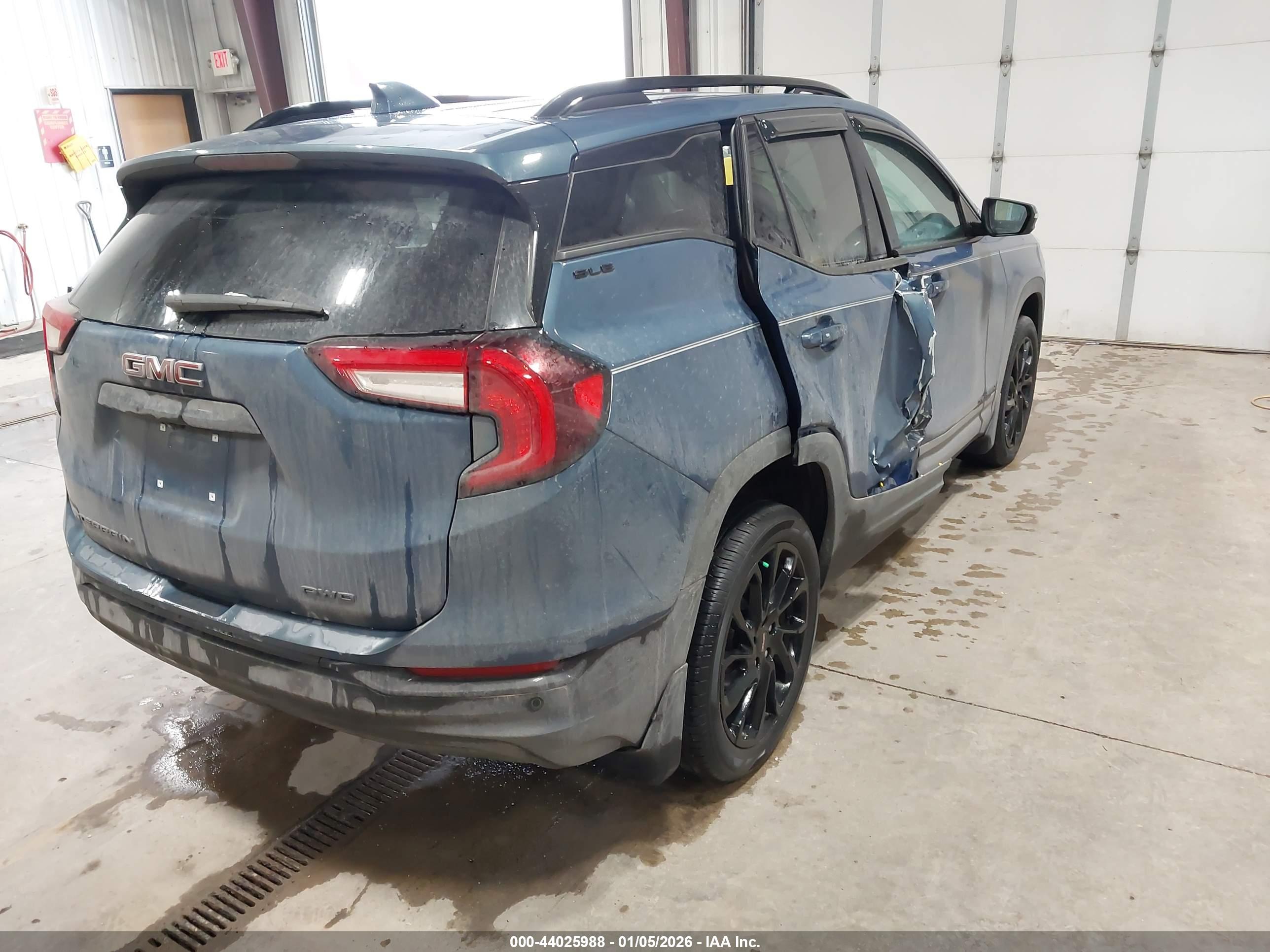 GMC TERRAIN image 4