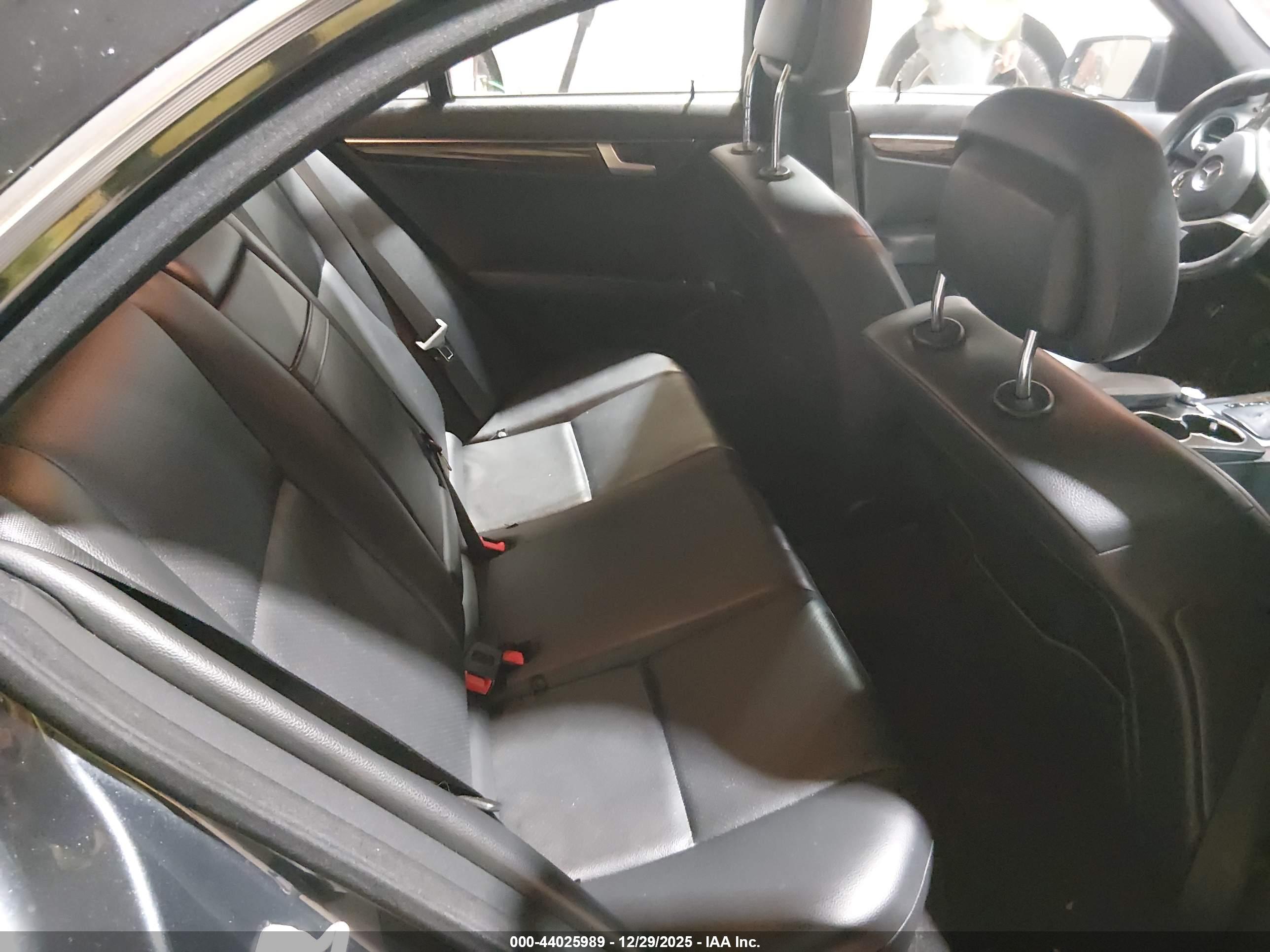 MERCEDES-BENZ C image 8