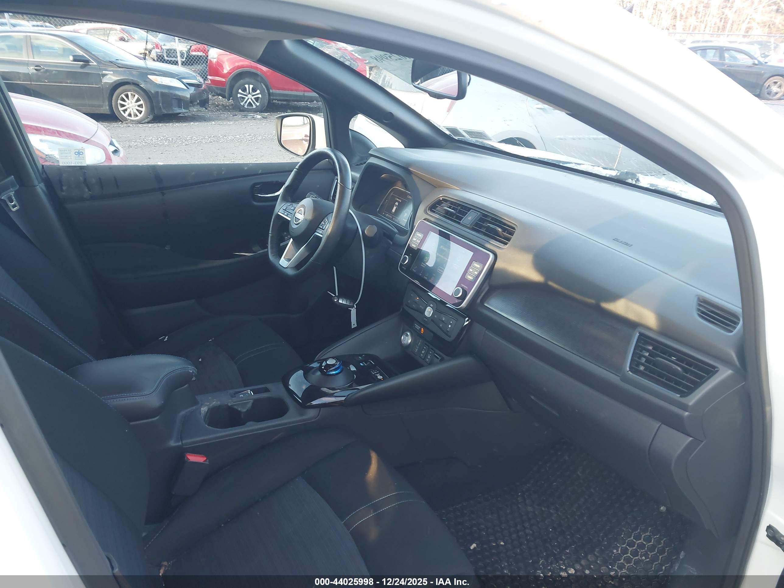 NISSAN LEAF image 5