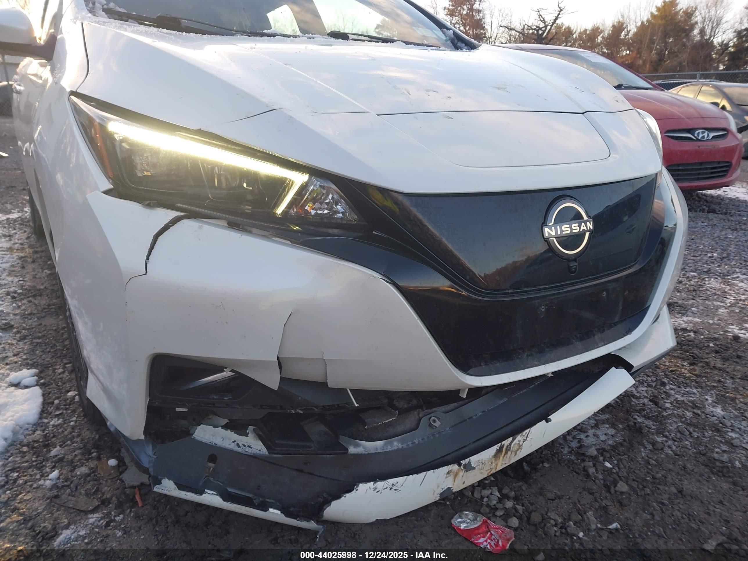 NISSAN LEAF image 6