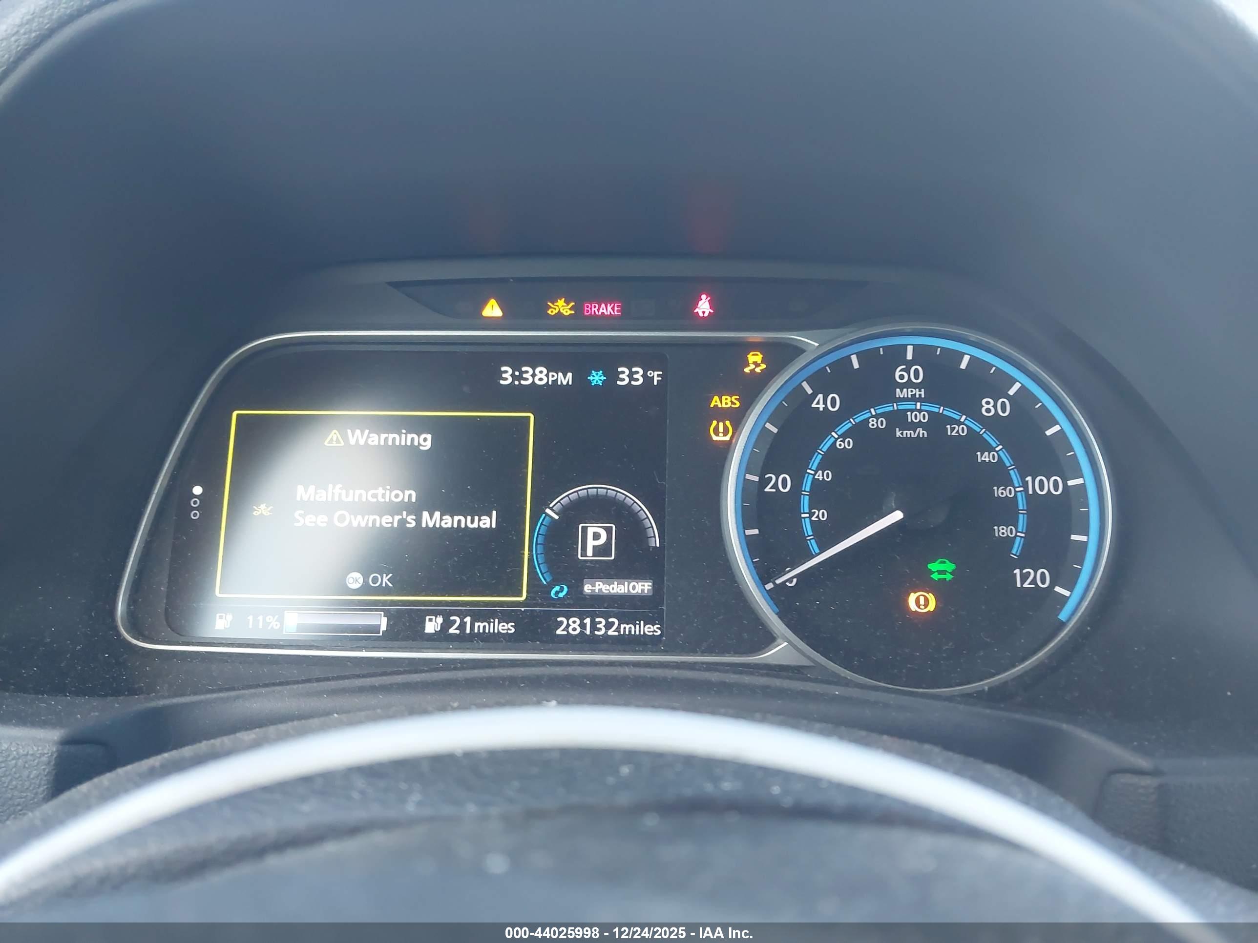 NISSAN LEAF image 7