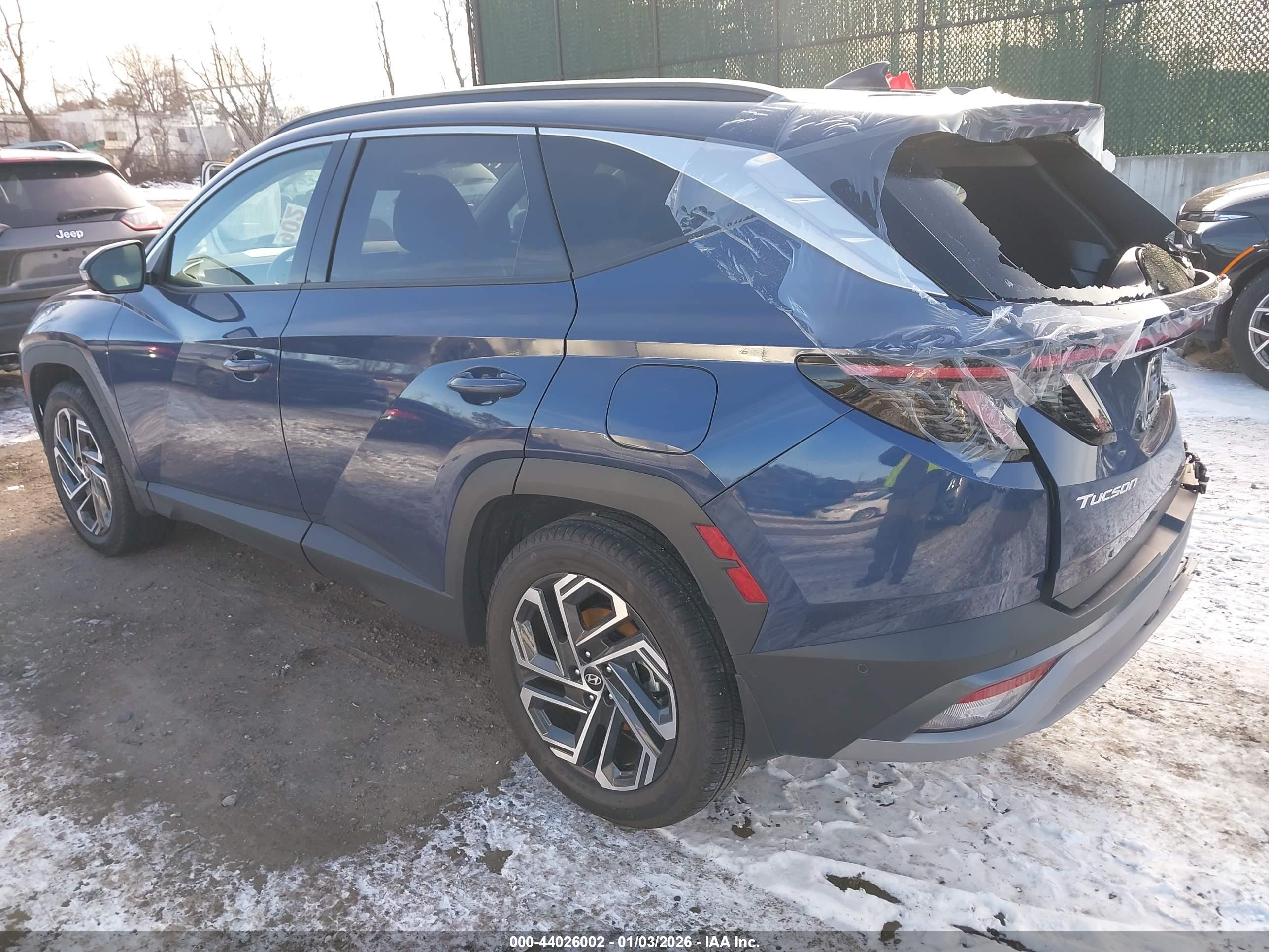 HYUNDAI TUCSON image 3