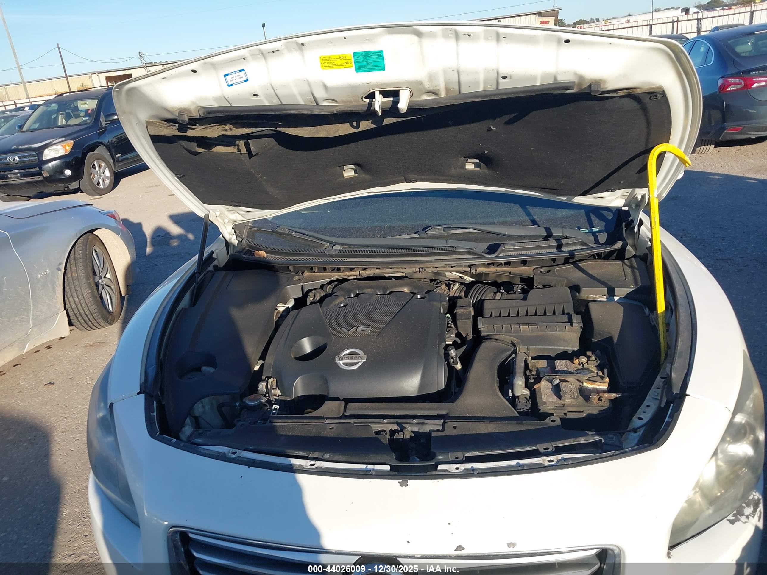 NISSAN MAXIMA image 10