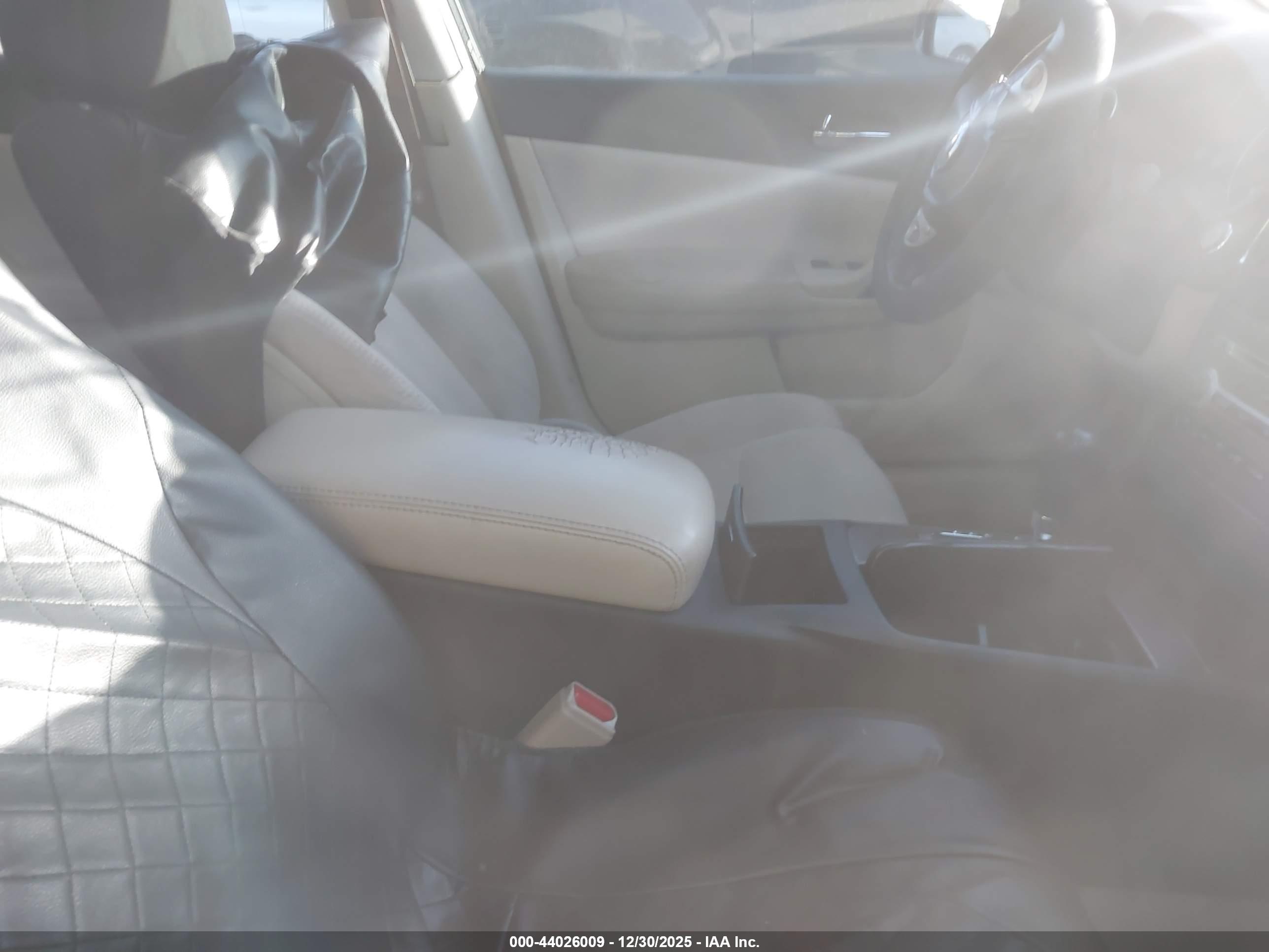 NISSAN MAXIMA image 5