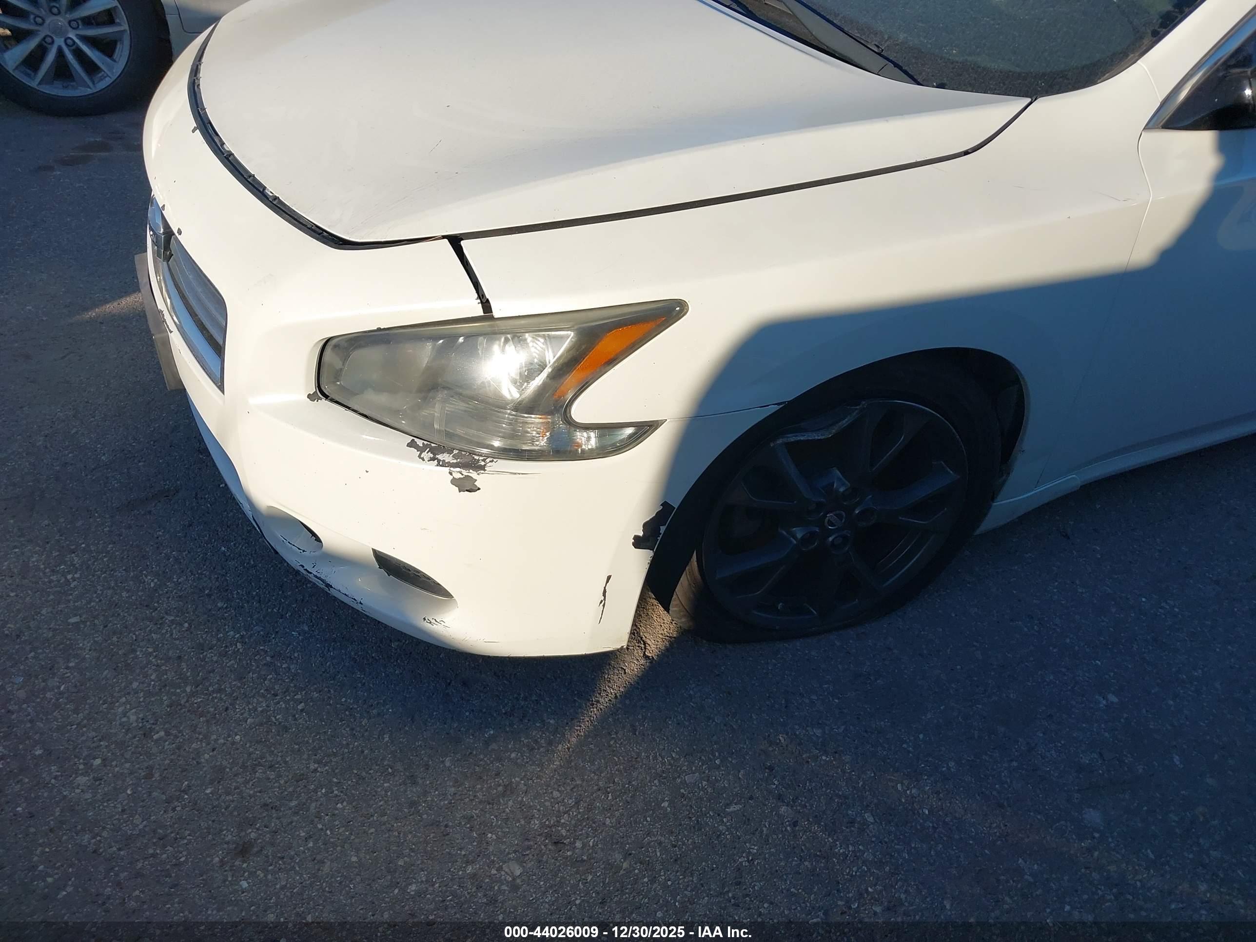 NISSAN MAXIMA image 6
